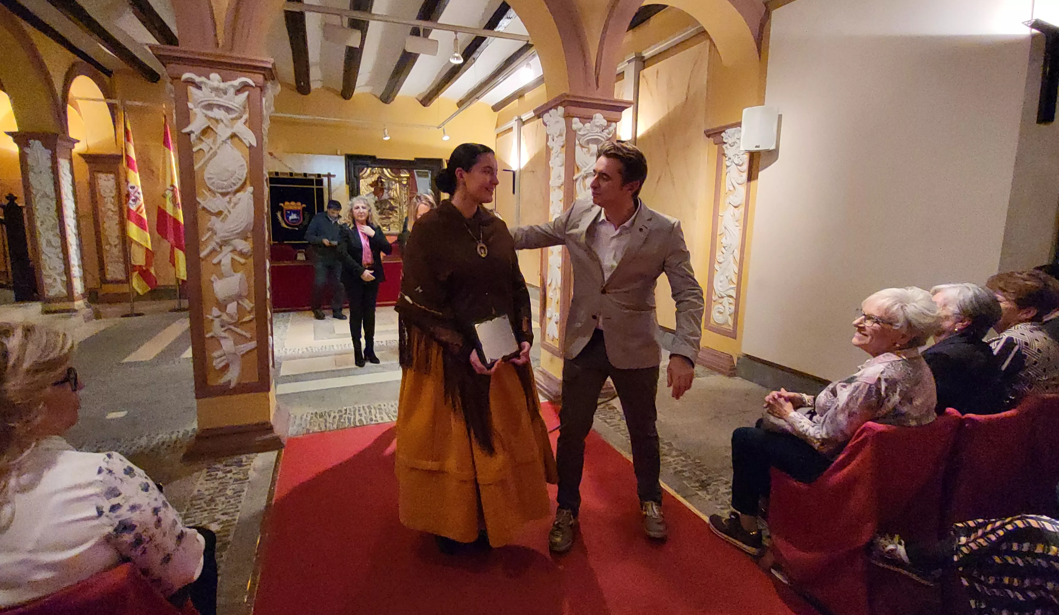 Entrega de premios del LIV Certamen de exaltación de indumentaria tradicional aragonesa de Huesca. Foto Mercedes Manterola