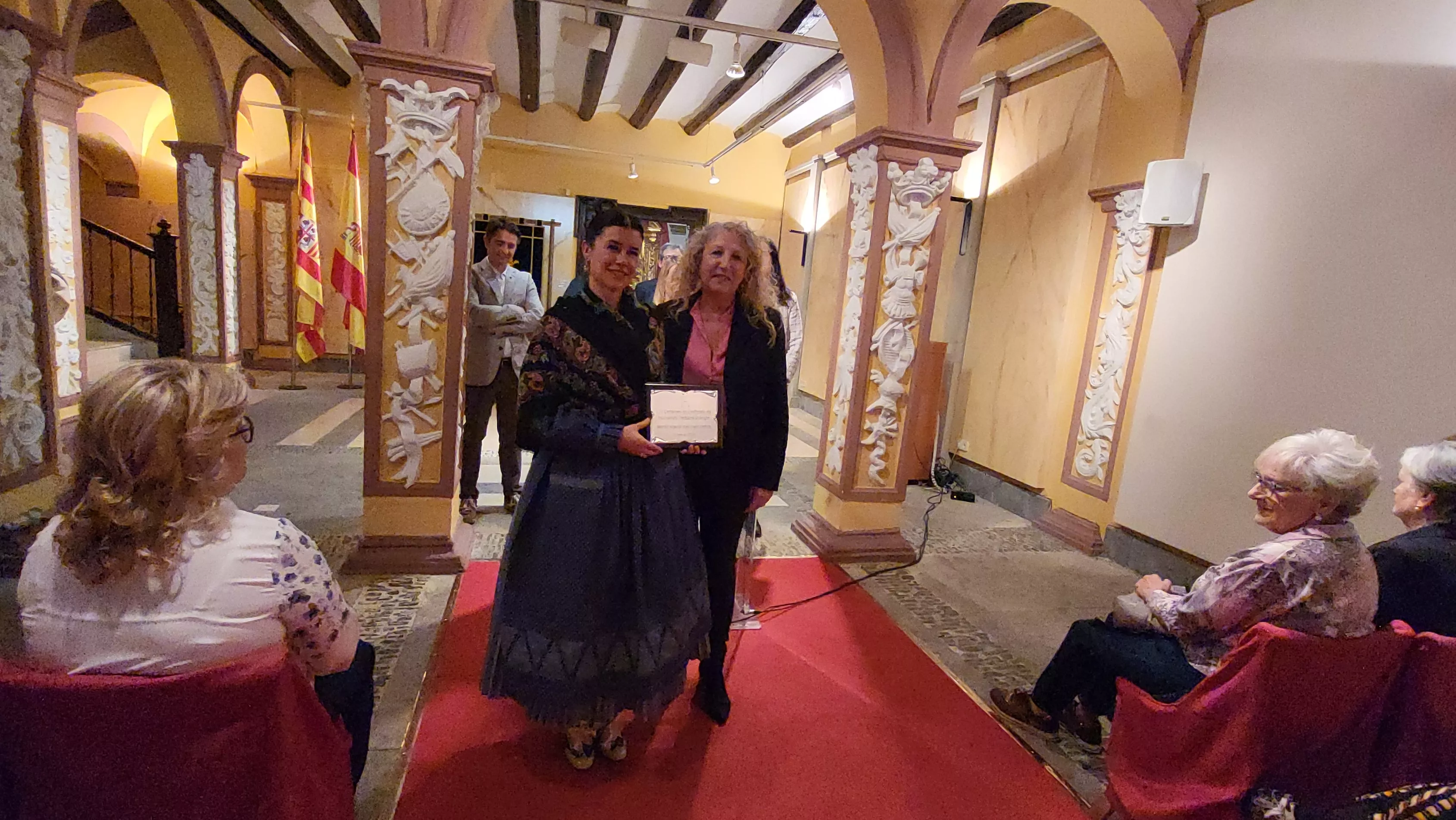 Entrega de premios del LIV Certamen de exaltación de indumentaria tradicional aragonesa de Huesca. Foto Mercedes Manterola