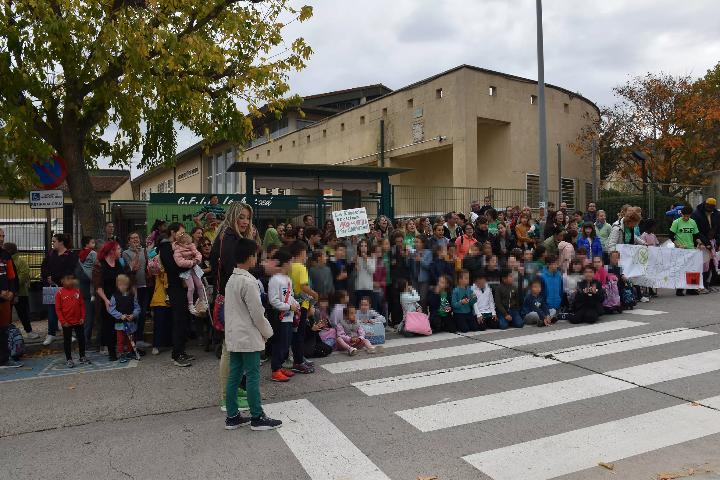 Manifestación en el CEIP La Merced.