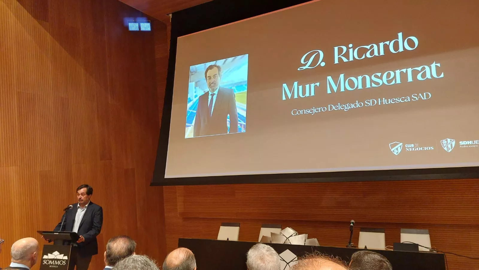 Ricardo Mur anima a los empresarios de la provincia a ayudar al Huesca