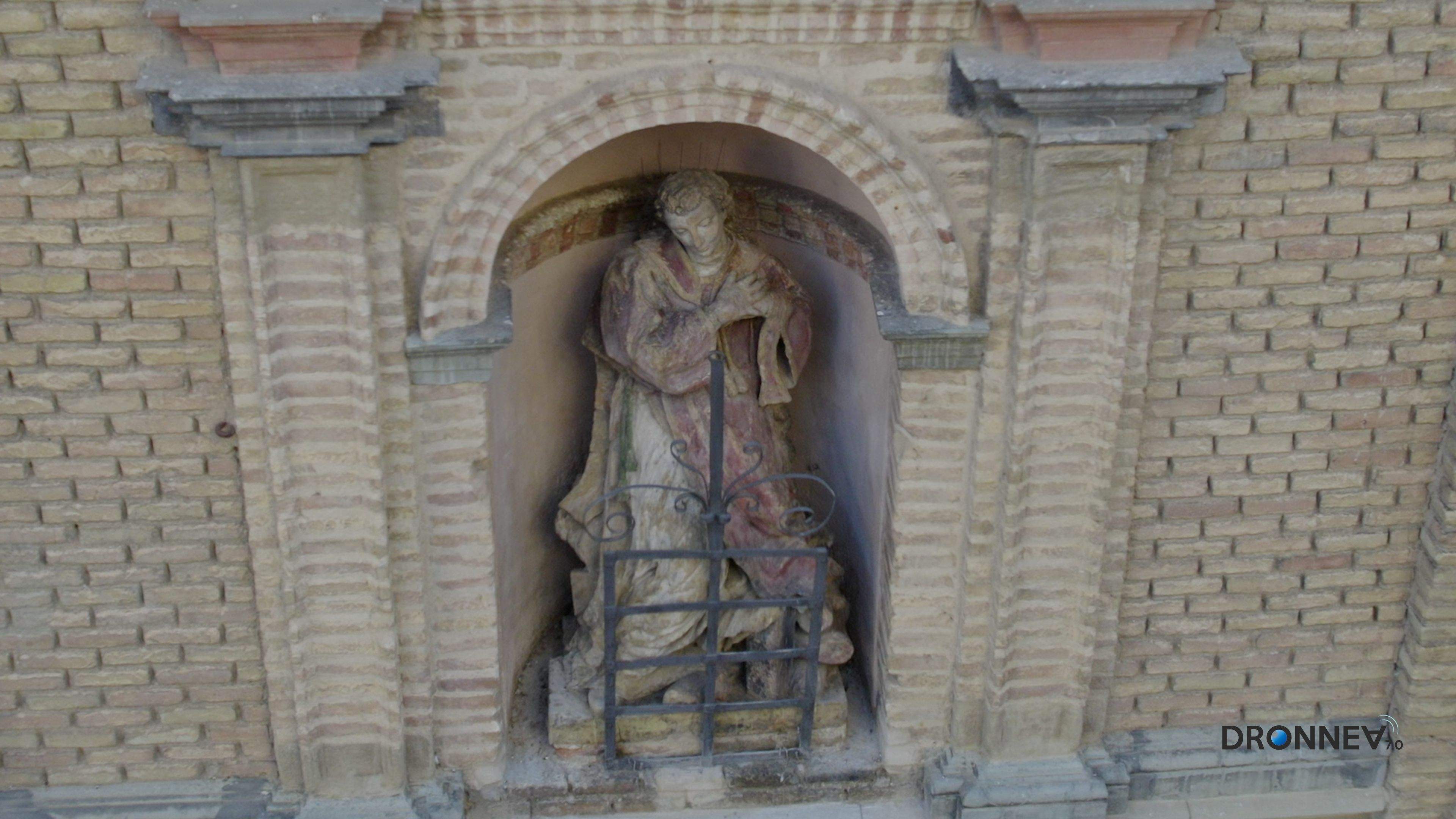 Espéranos, sostén la parrilla, firme. Venimos con la pañoleta a saludarte.