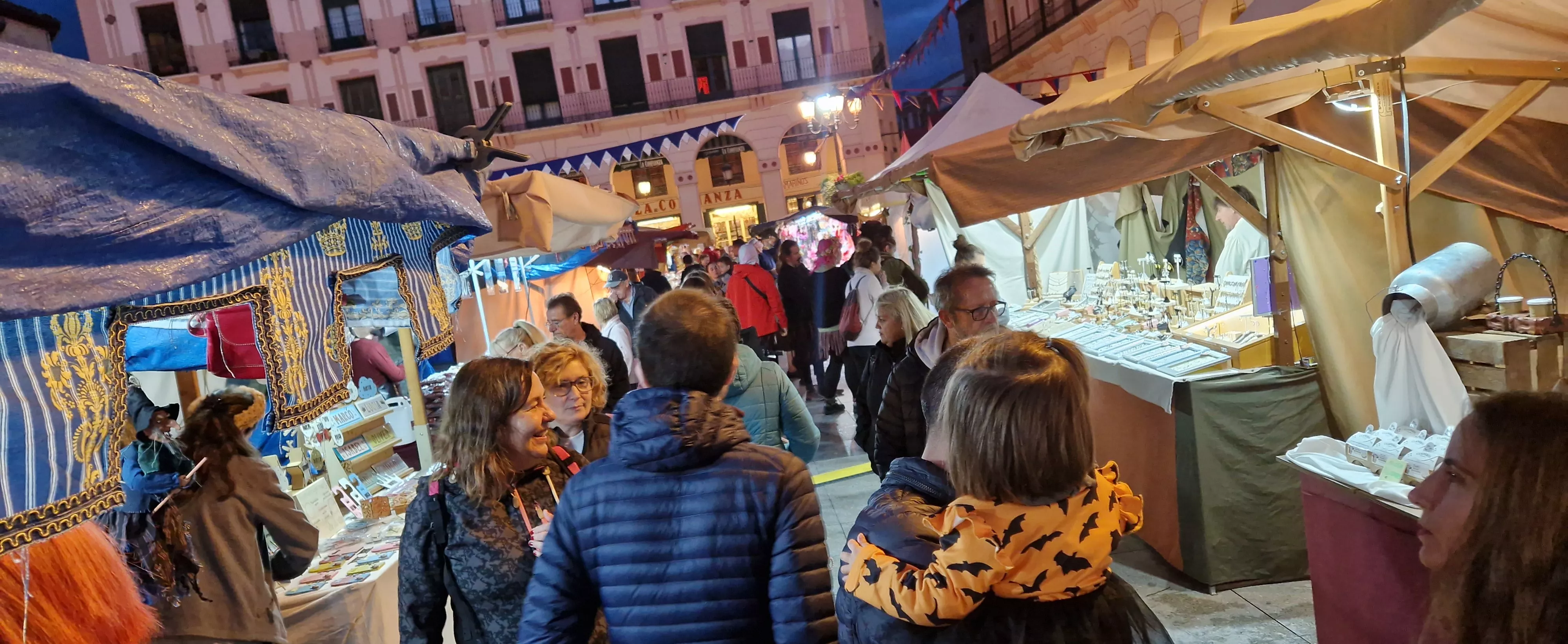 Apertura del Mercado Renacentista de Huesca. Foto Myriam Martínez 