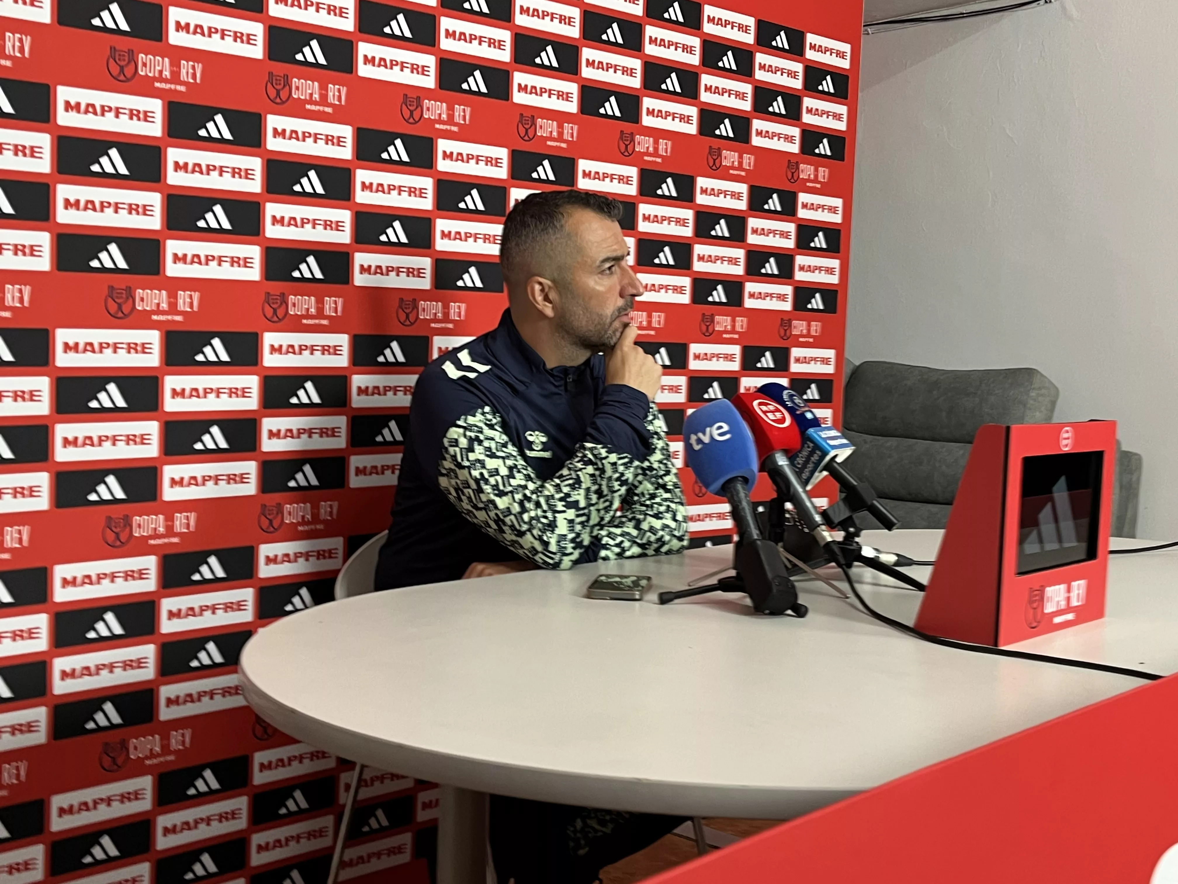 Diego Martínez: “Ha sido un partido que dignifica el fútbol modesto"