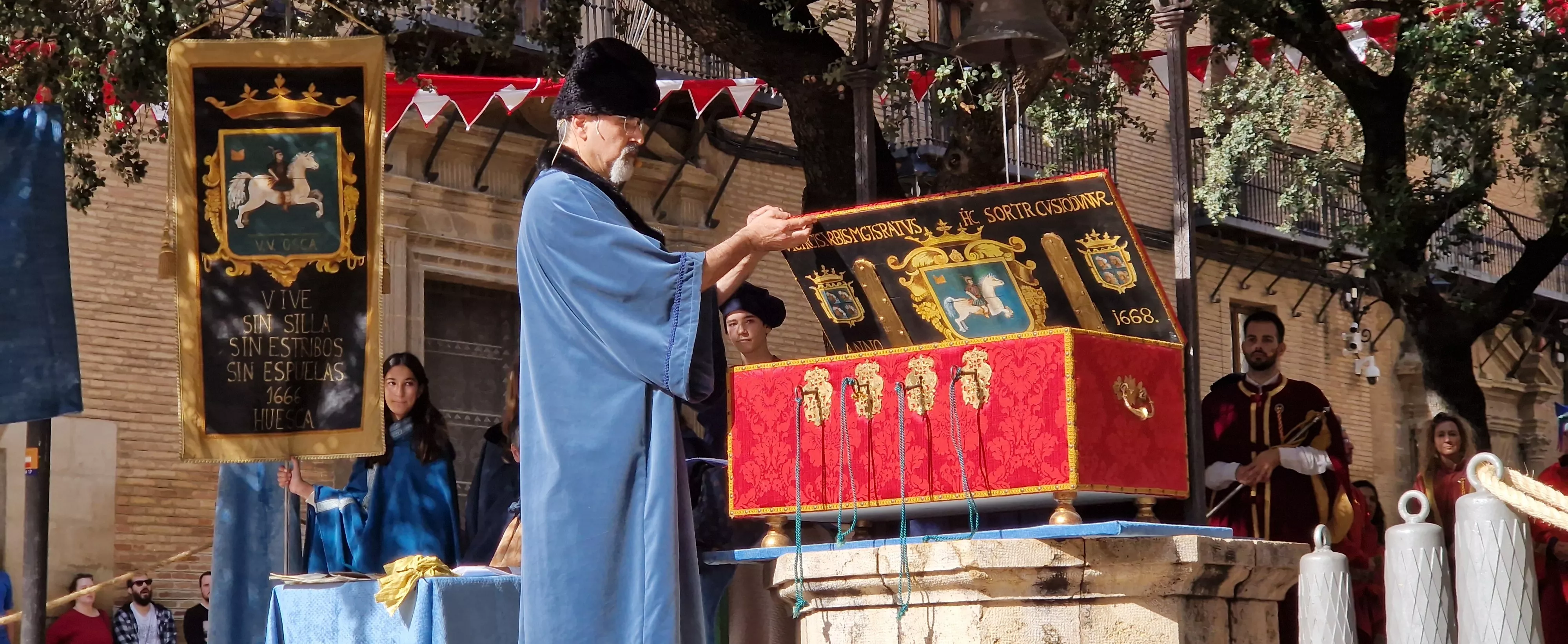  Ceremonia de insaculación o extracción de oficios de Huesca 2024. Foto Myriam Martínez 