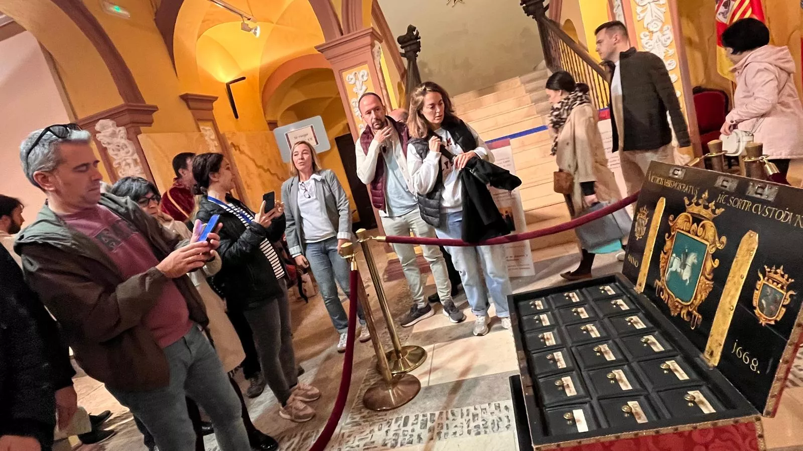 Exposición sobre la insaculación en el Colegio Santiago de Huesca. Foto Mercedes Manterola