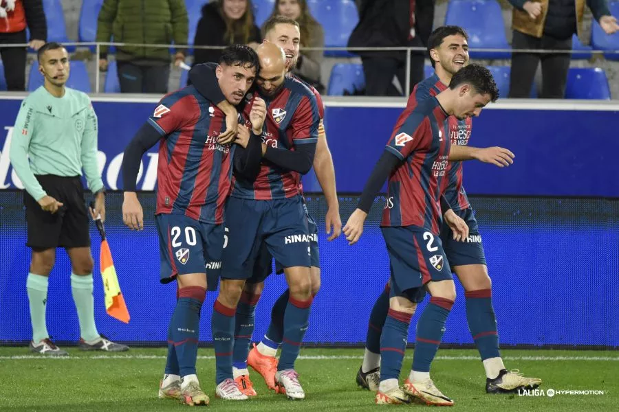 Vilarrasa celebra el gol ante el Almería. Esta semana, descanso del equipo de su compromiso ante el Eldense por la dana