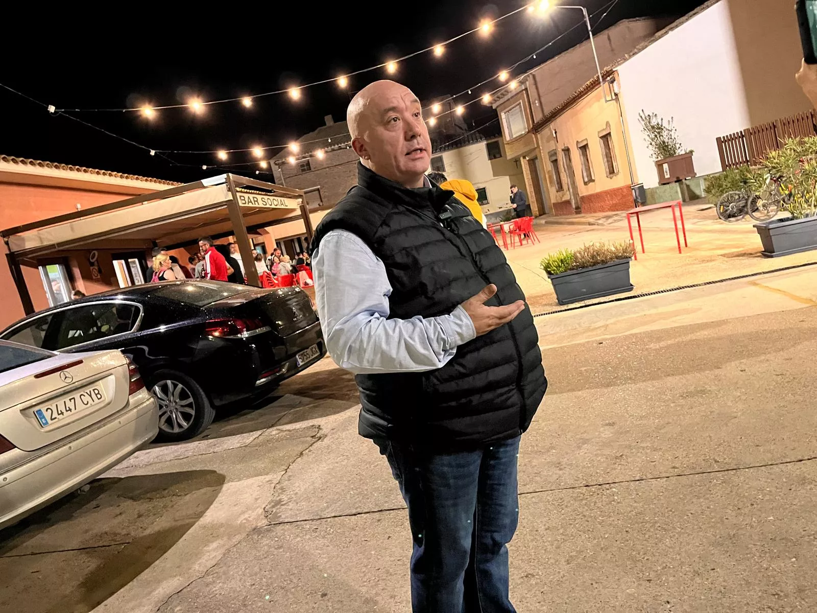 Javier Badules tras el homenaje a Elena Casaña en Albalatillo. Foto Mercedes Manterola