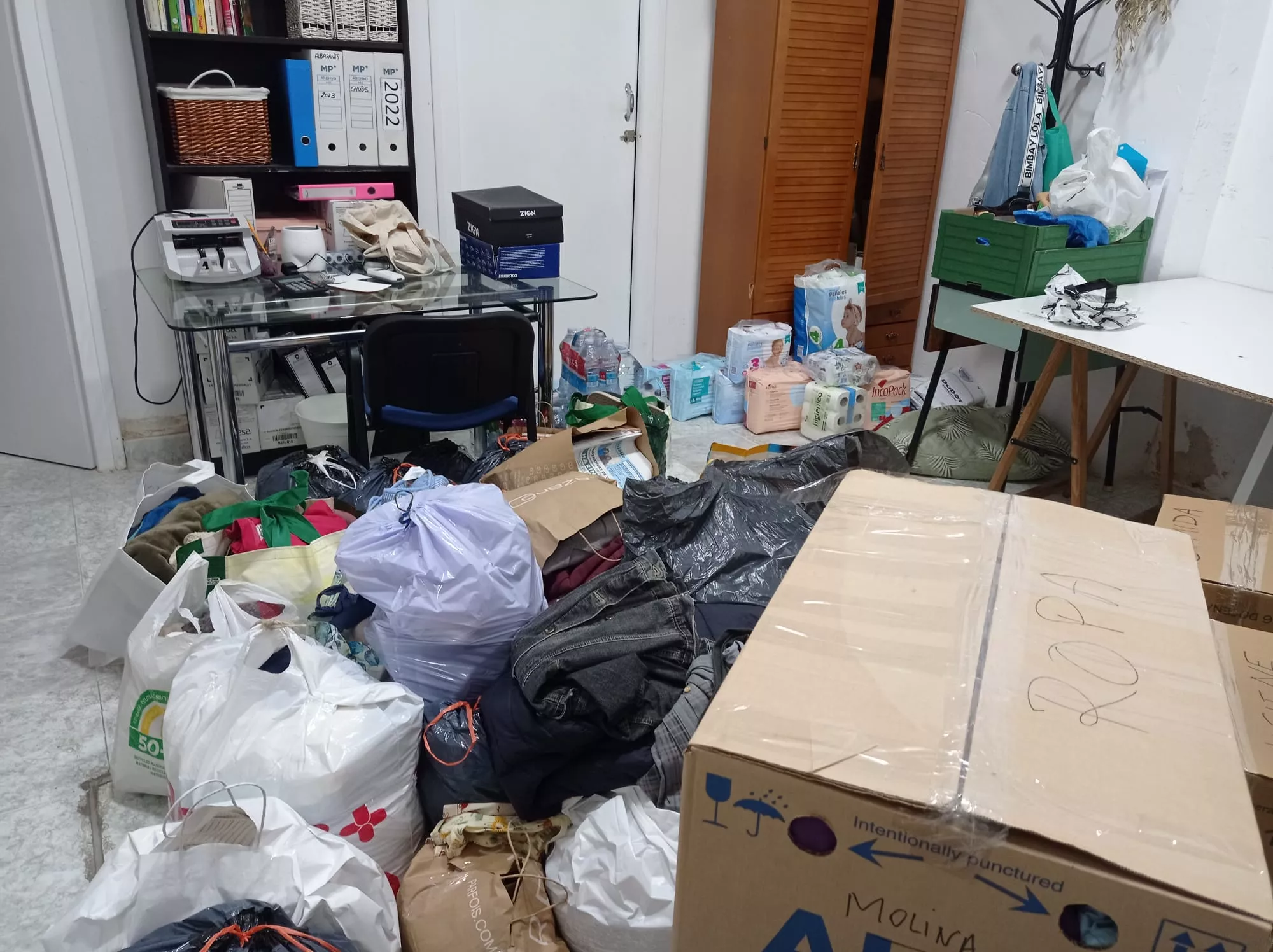 La oficina de Asafa Huesca ha comenzado a llenarse de donaciones.