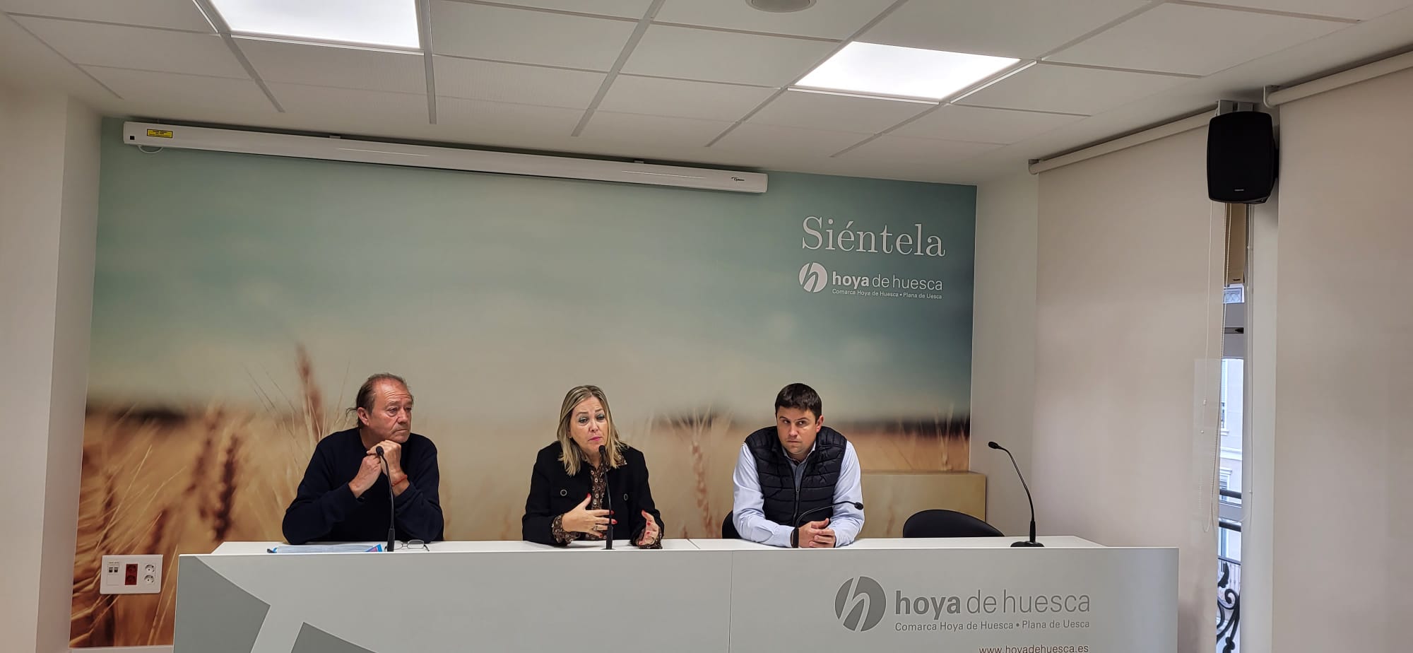 José Antonio Sarasa, Beatriz Calvo y Antonio Biescas han presentado la Ruta de las Ermitas de Ayerbe
