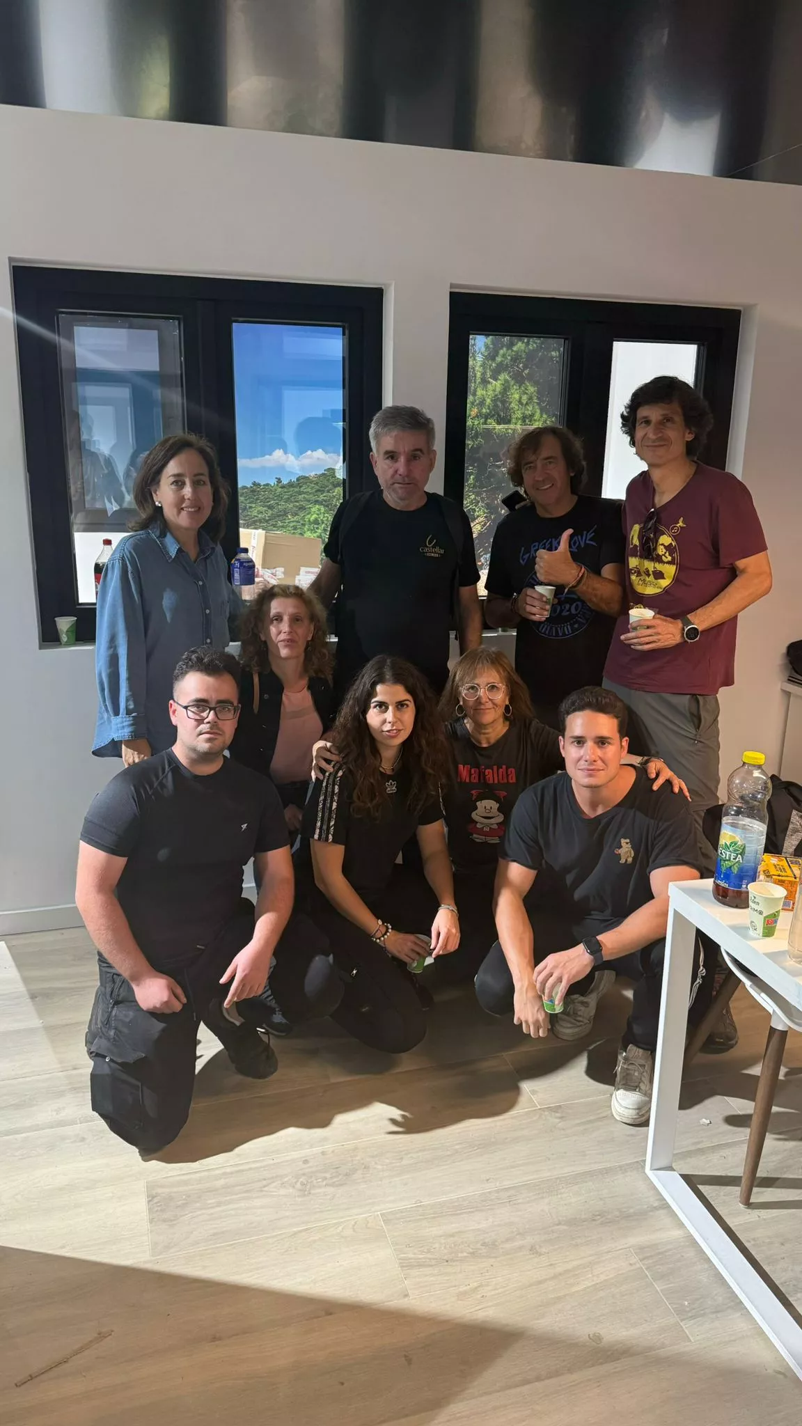 Expedición de Huesca Excelente con cinco furgonetas a Valencia