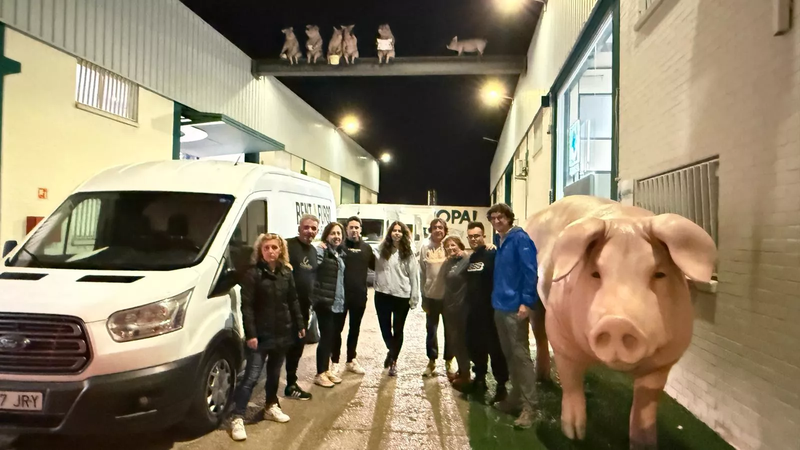 Expedición de Huesca Excelente con cinco furgonetas a Valencia