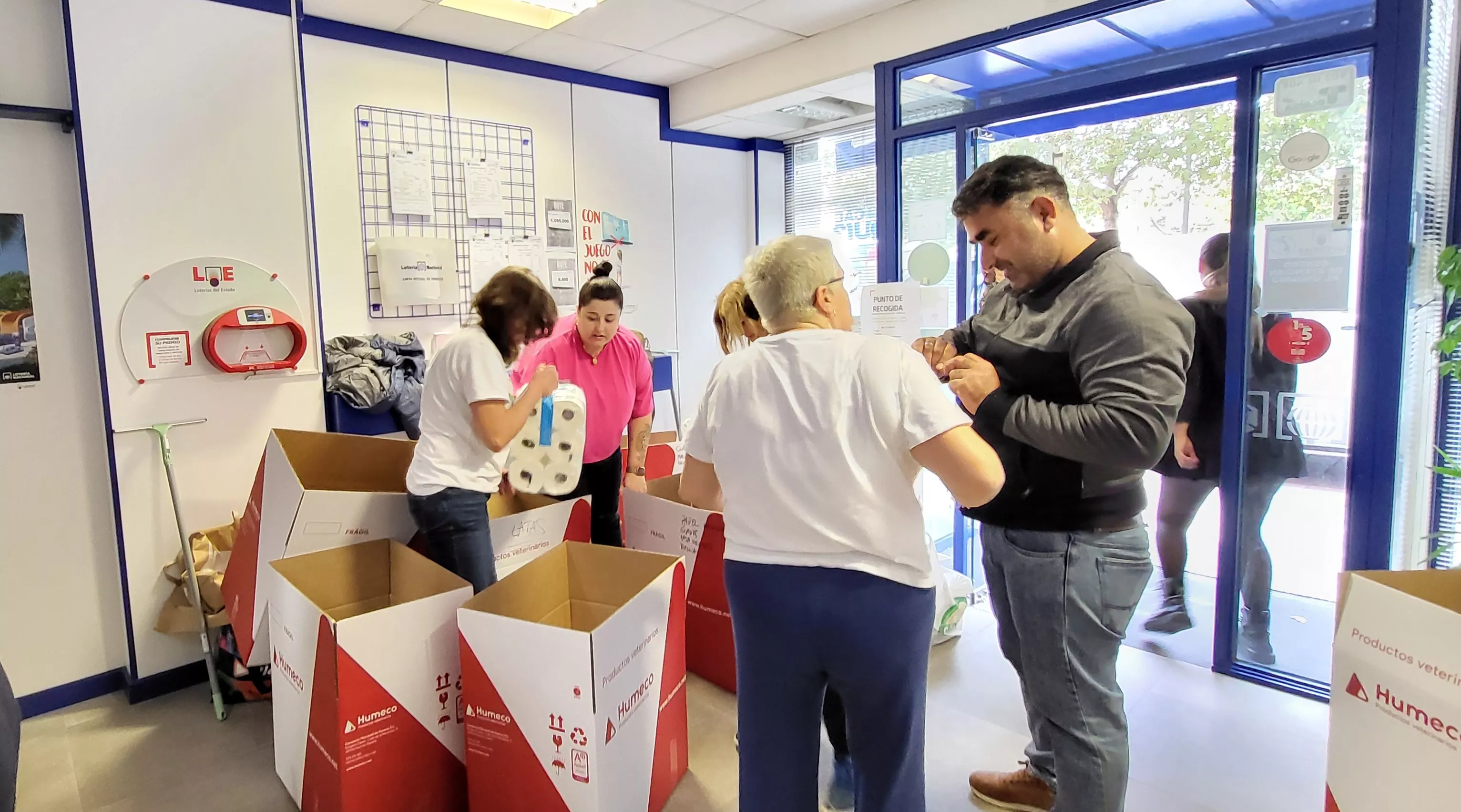 Recogida organizada por Asafa para los damnificados por la dana en Valencia. Mercedes Manterola