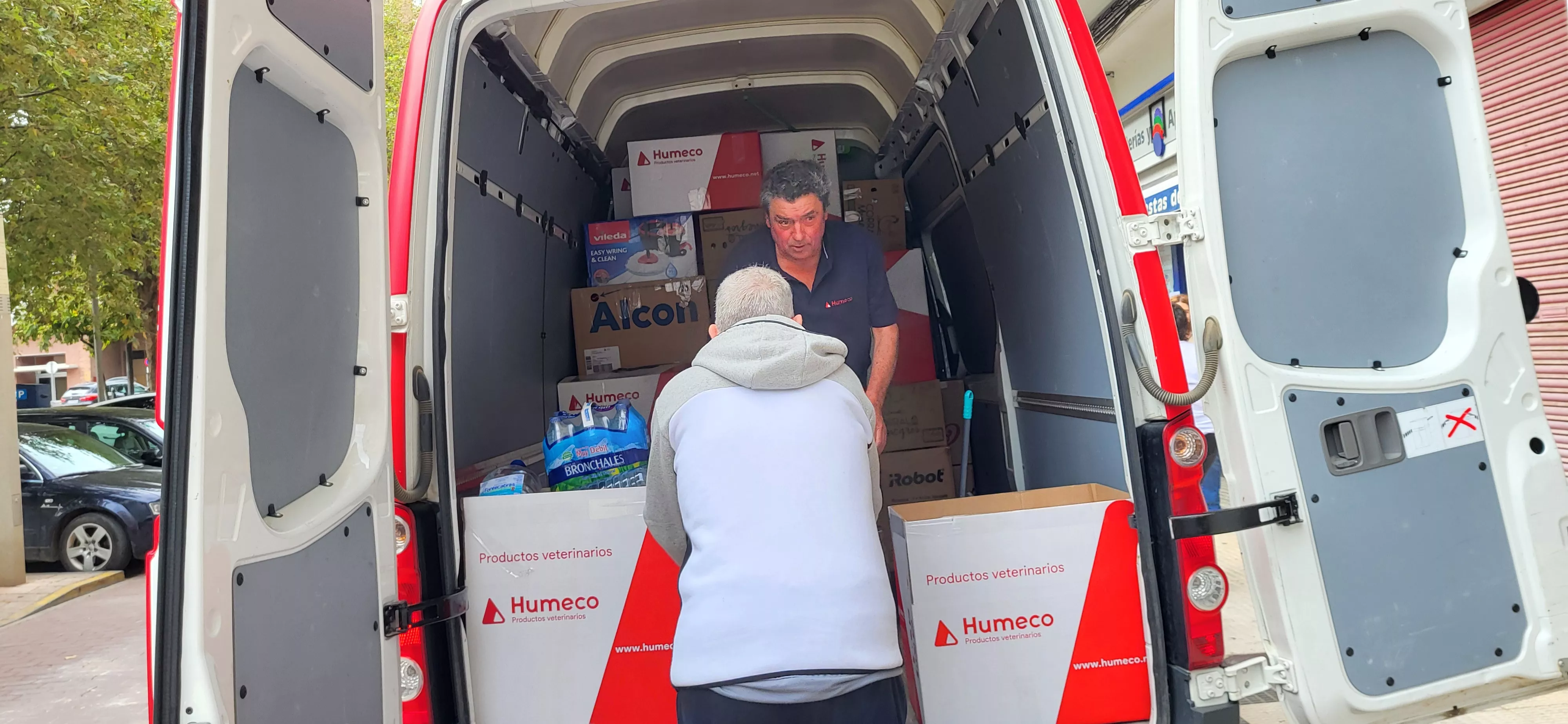 Recogida organizada por Asafa para los damnificados por la dana en Valencia. Mercedes Manterola