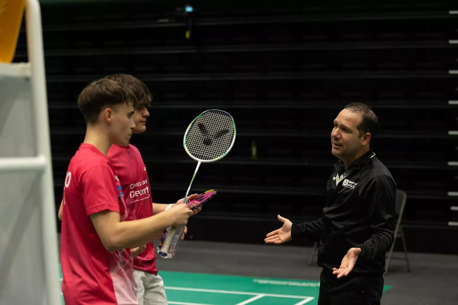 Gállego e Isabal atienden las indicaciones de Roberto Mollinedo.