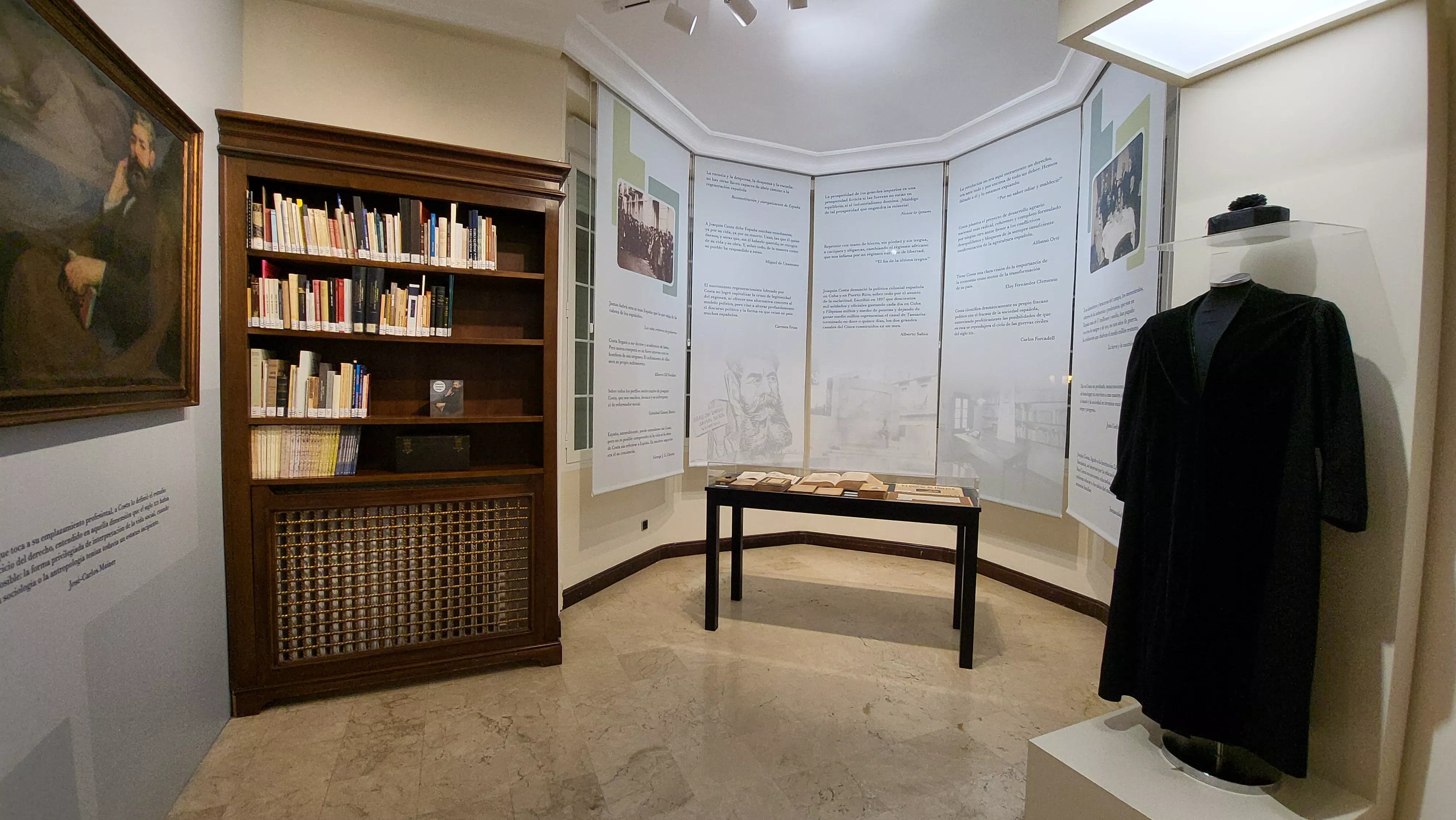 Visita guiada al Instituto de Estudios Altoaragoneses en la celebración de su 75 aniversario. Foto Mercedes Manterola