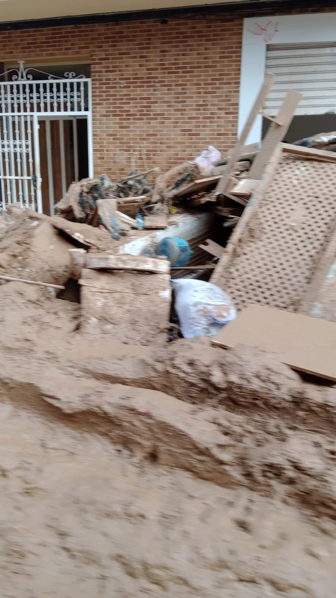 Asafa Huesca y el resto del convoy de ayuda para Valencia.