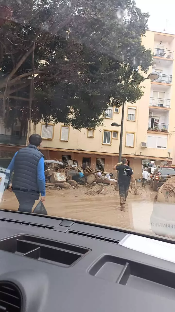 Asafa Huesca y el resto del convoy de ayuda para Valencia.