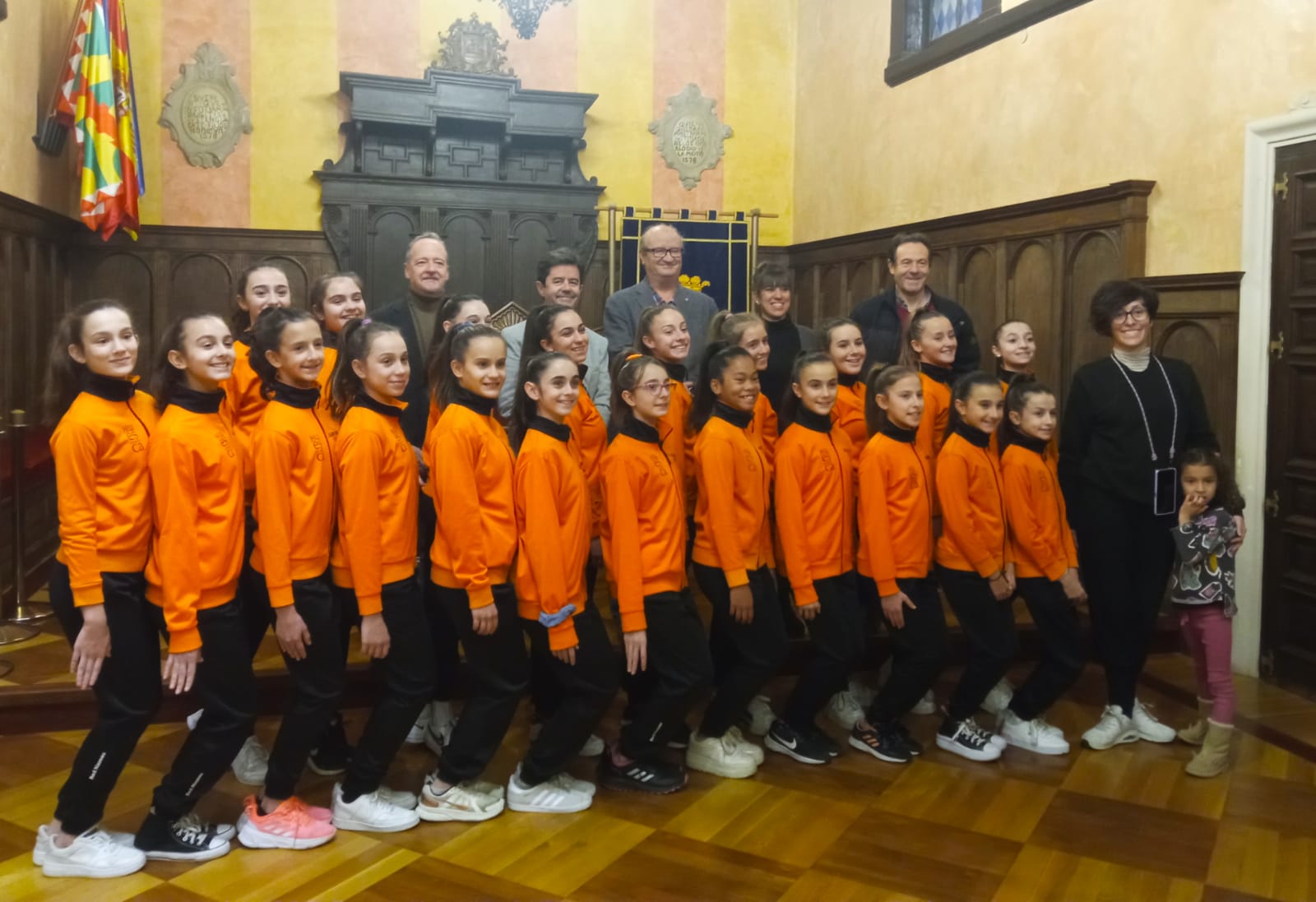 Recepción al Club 90 Huesca en el Salón del Justicia del Ayuntamiento de Huesca.