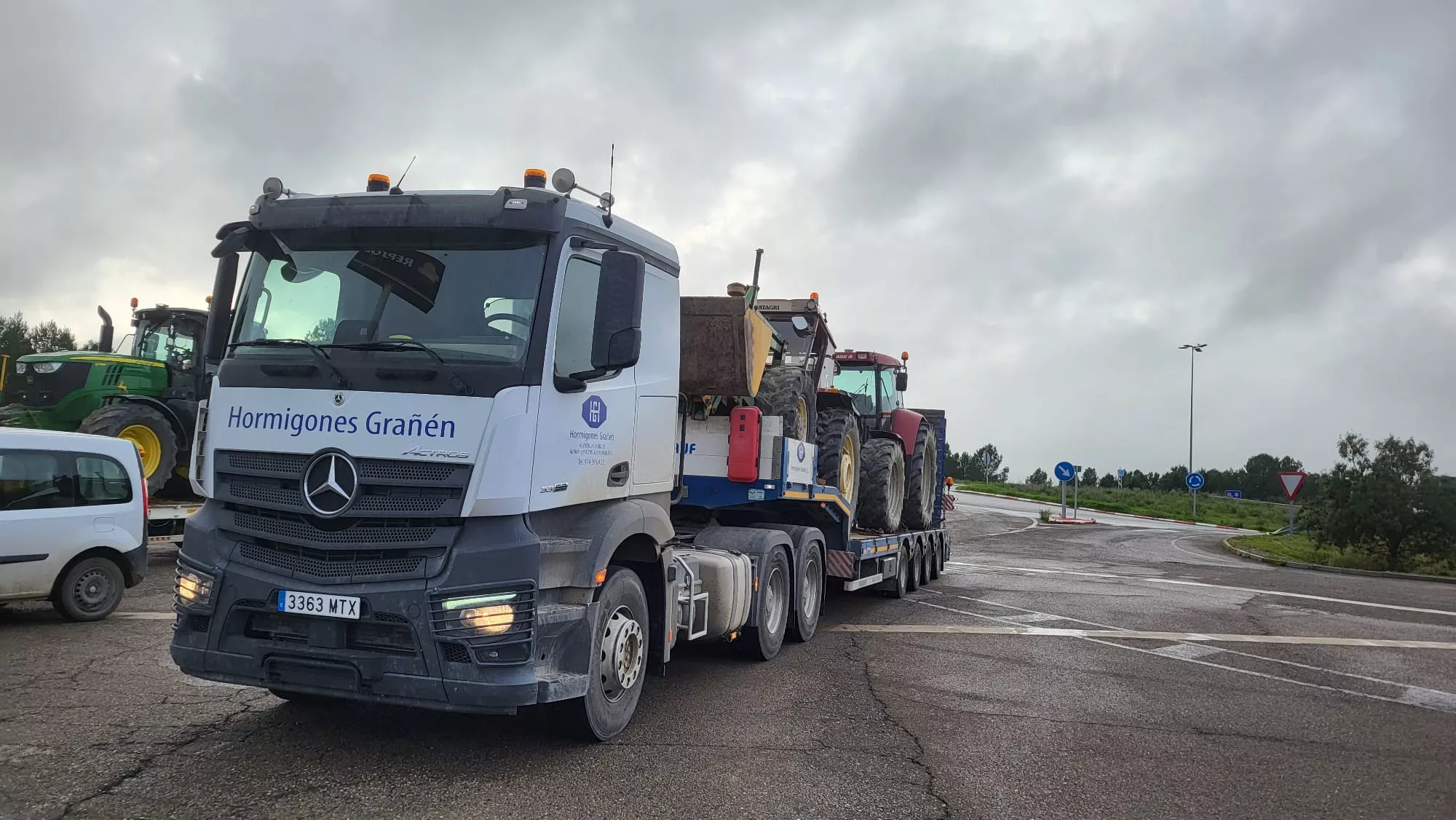 Tractores de Uaga camino de Valencia