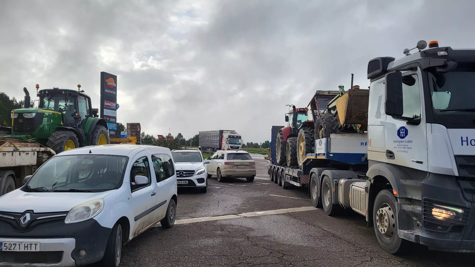 Tractores de Uaga camino de Valencia