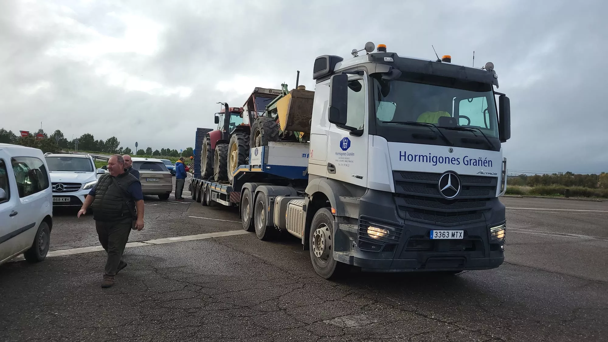 Tractores de Uaga camino de Valencia