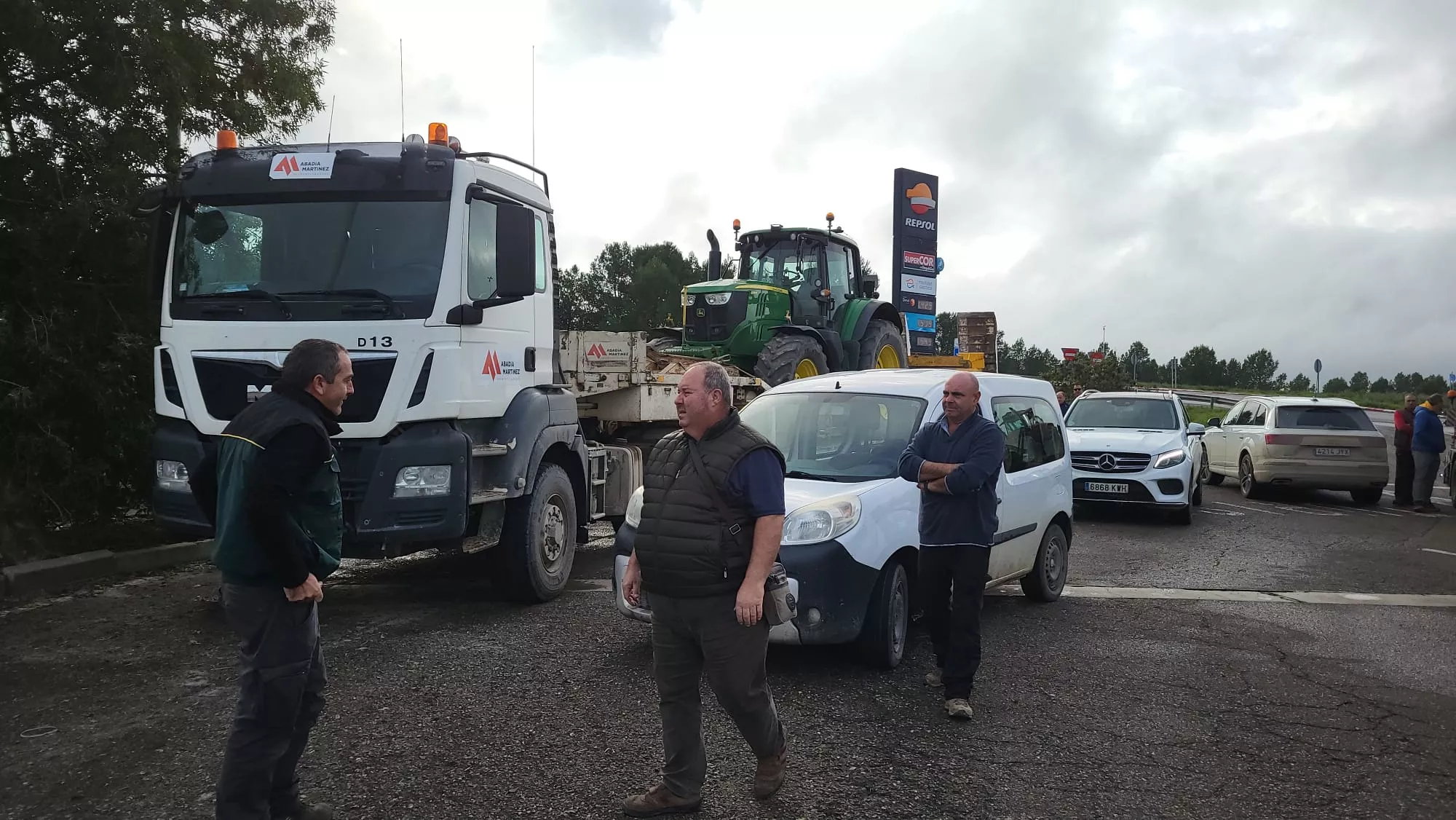 Tractores de Uaga camino de Valencia