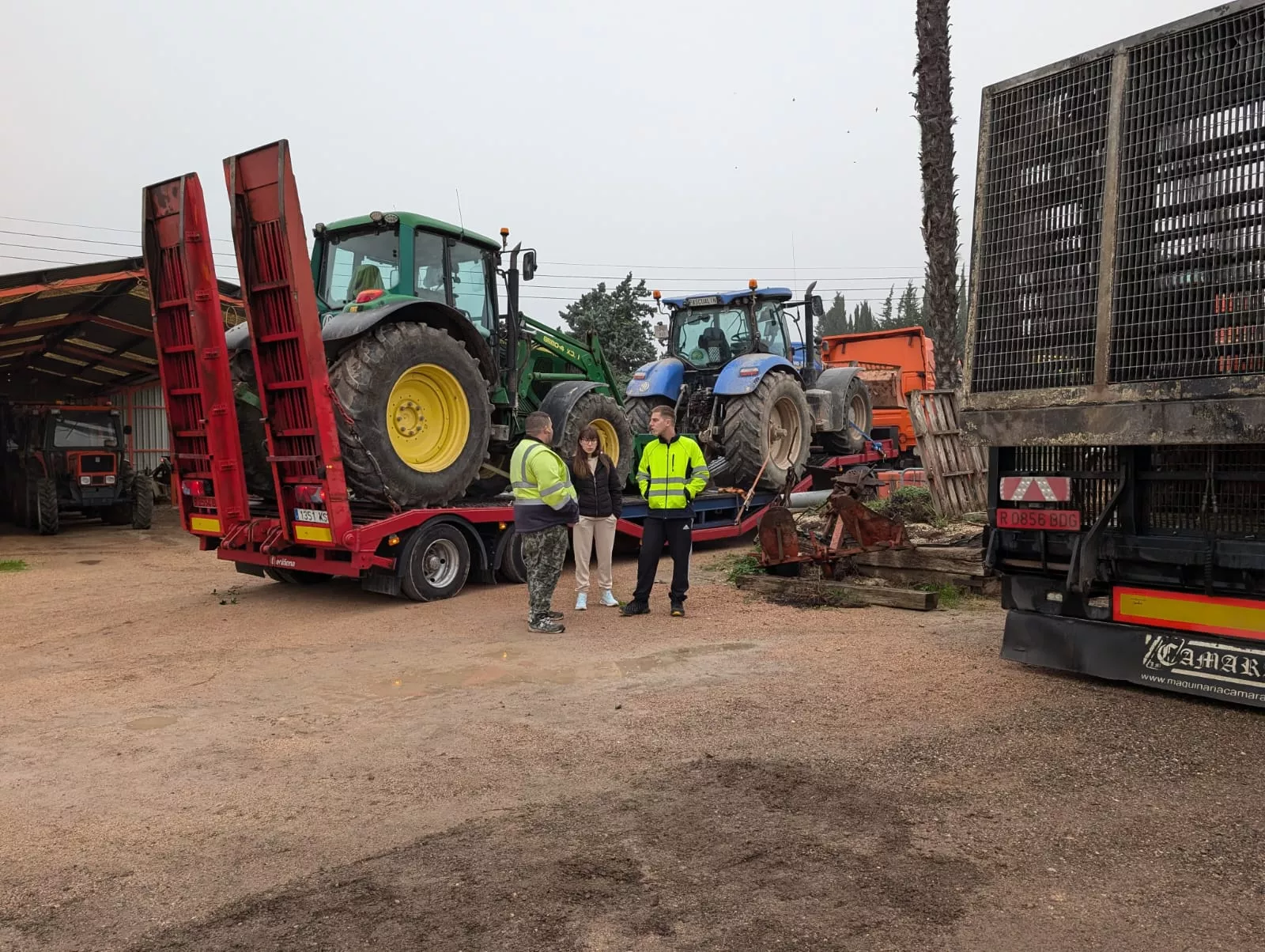 Tractores de Aega en una acción anterior para combatir los efectos de la dana.
