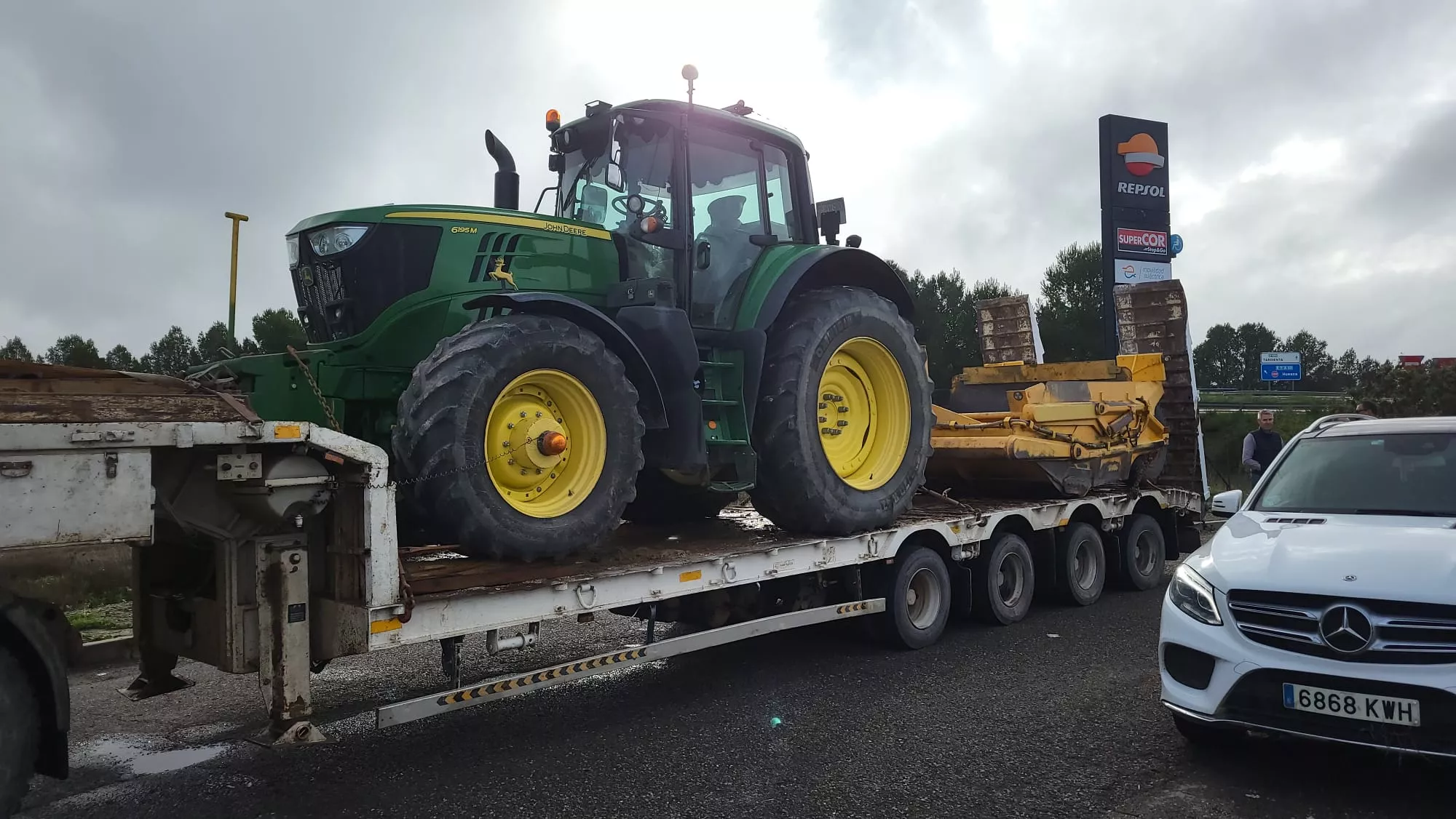 Tractores de Uaga camino de Valencia