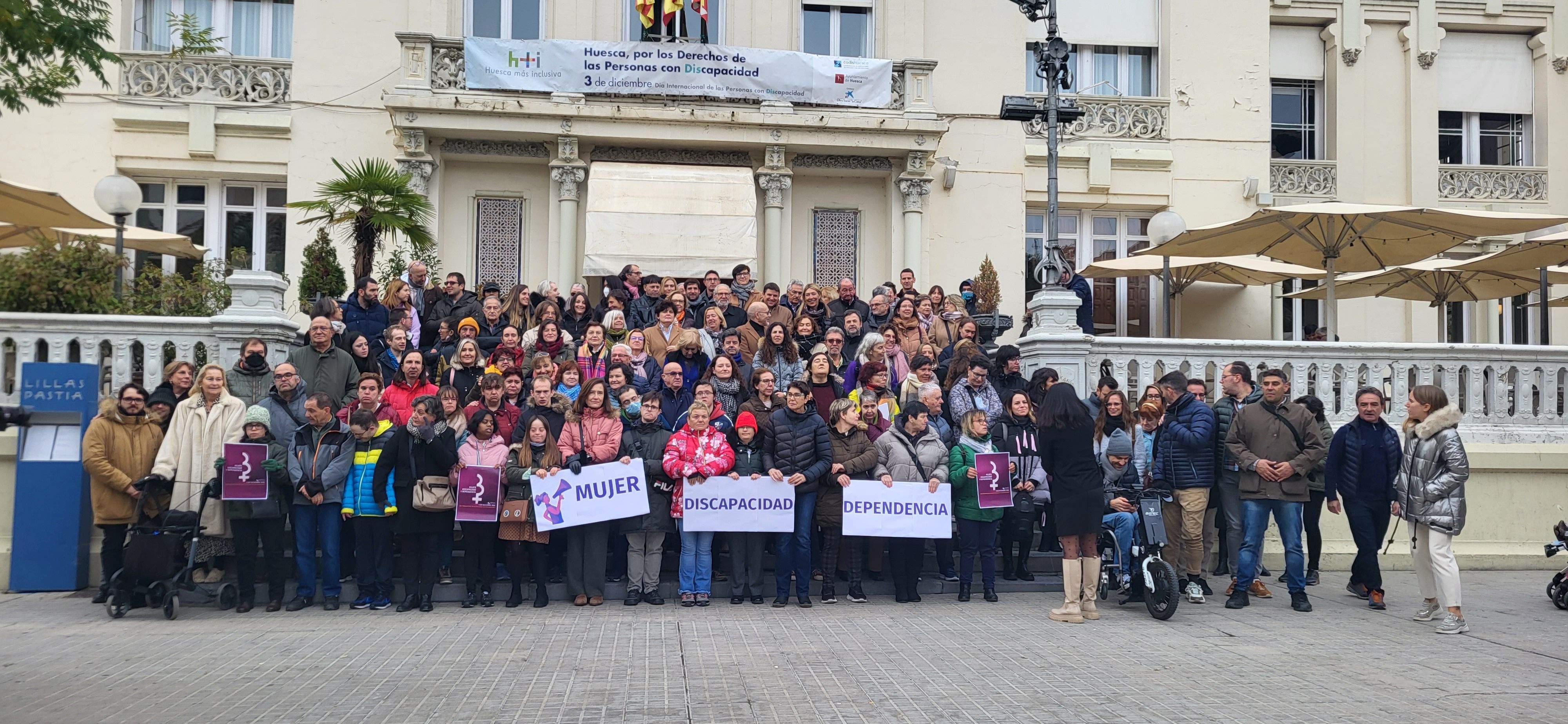  Día de la Discapacidad 2022, imagen tomada en la puerta del Casino. Foto Myriam Martínez 