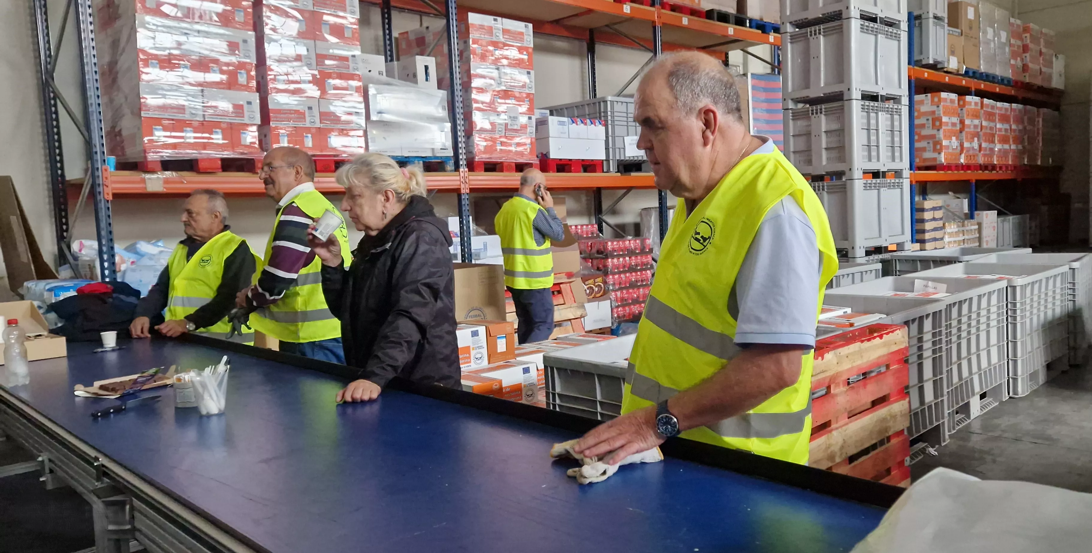 Banco de Alimentos de Huesca recogiendo ayuda para Valencia. Foto Myriam Martínez