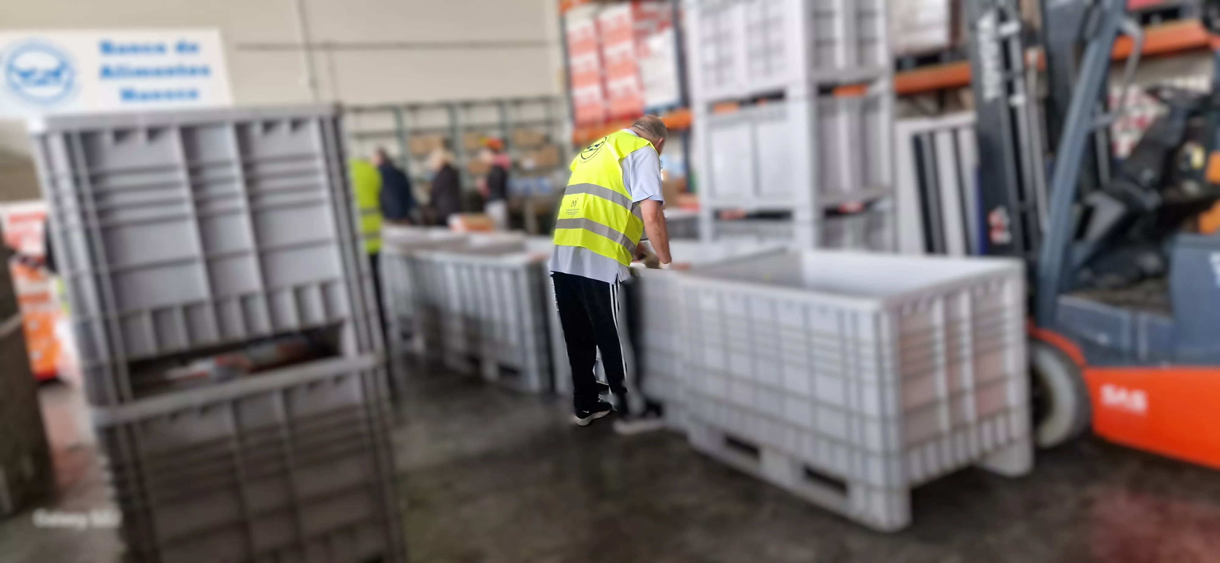 Banco de Alimentos de Huesca recogiendo ayuda para Valencia. Foto Myriam Martínez