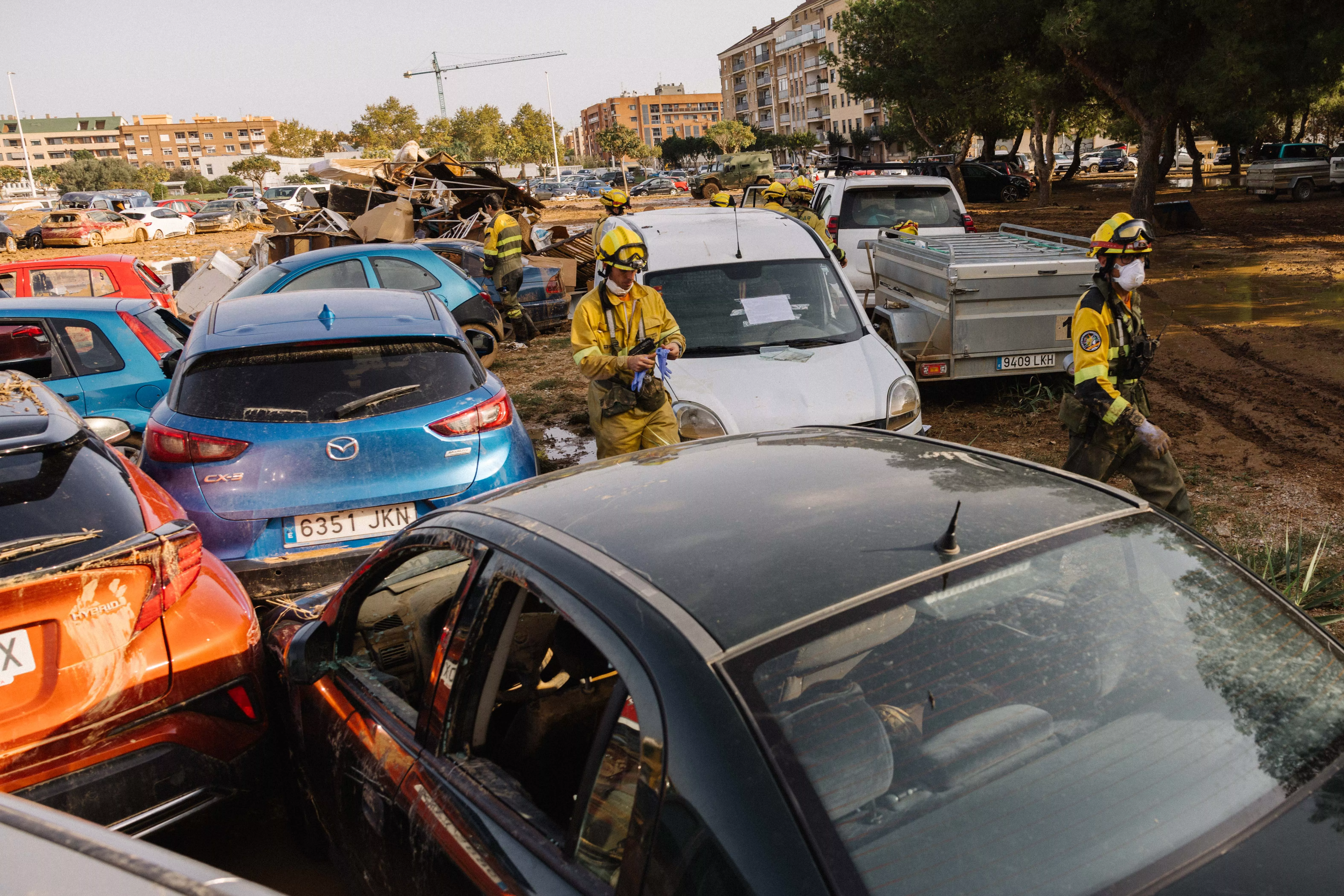 Trabajos de distintos cuerpos aragoneses en Catarroja. Foto E. Ezequiel (DGA)