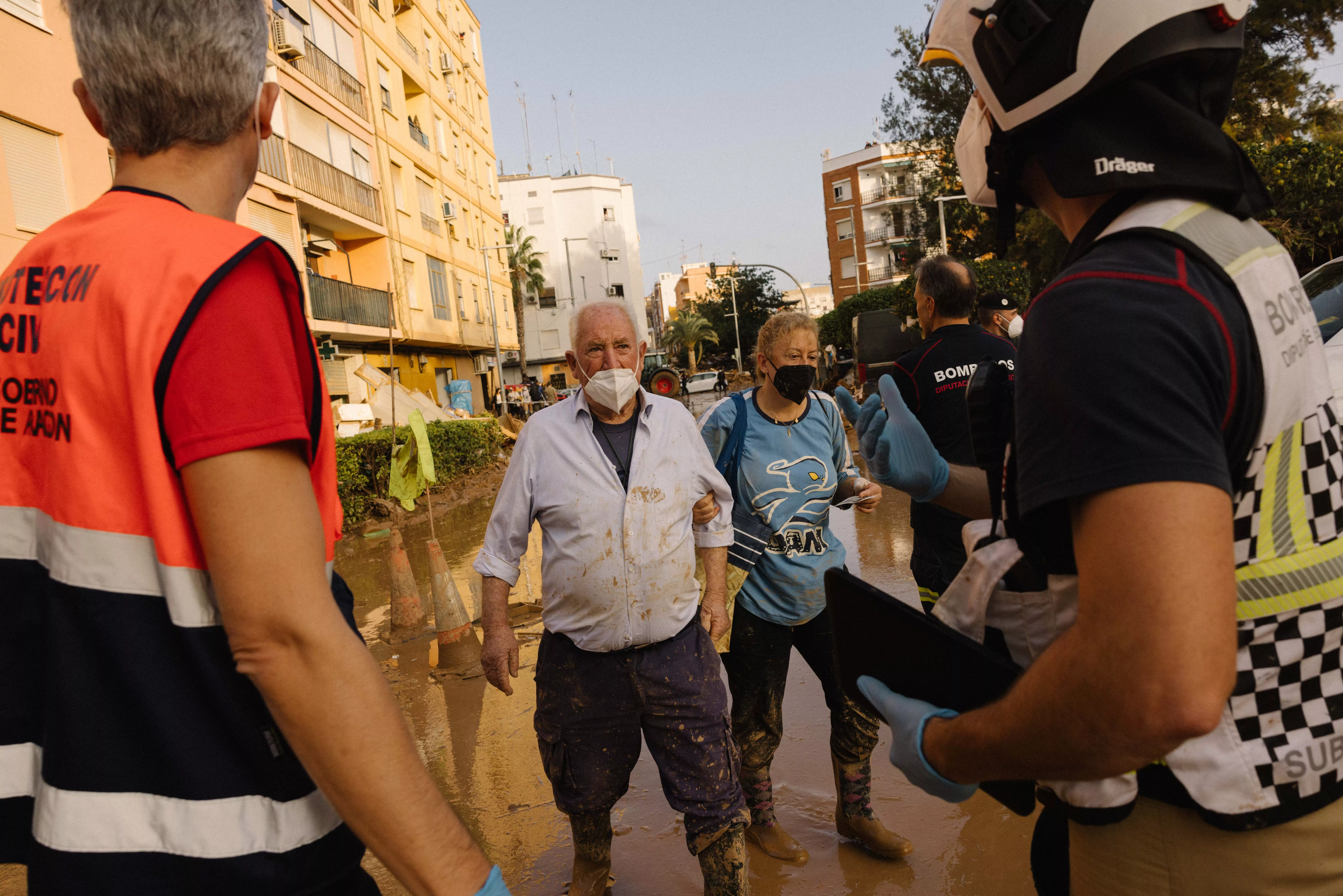 Trabajos de distintos cuerpos aragoneses en Catarroja. Foto E. Ezequiel (DGA)