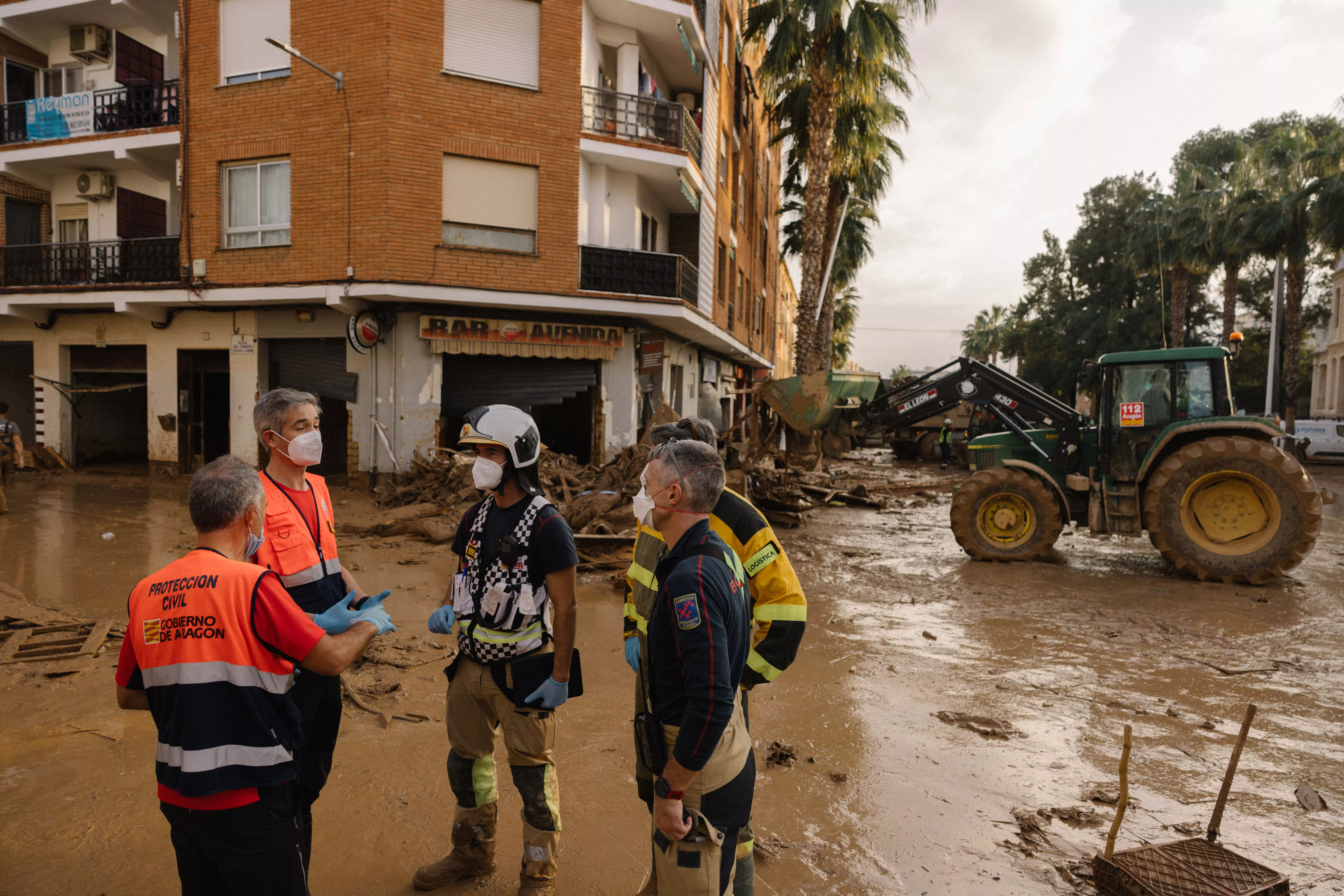 Trabajos de distintos cuerpos aragoneses en Catarroja. Foto E. Ezequiel (DGA)