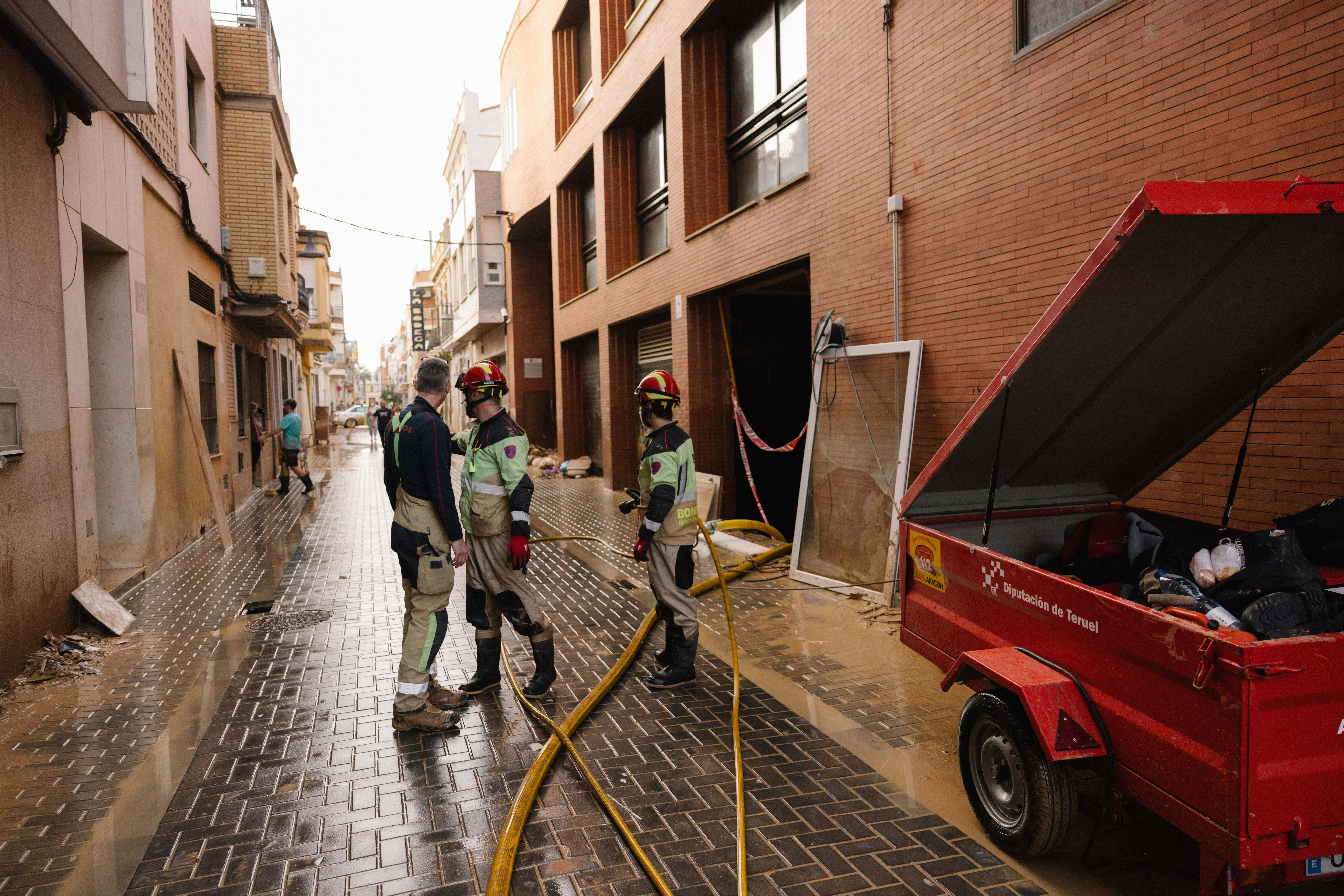 Trabajos de distintos cuerpos aragoneses en Catarroja. Foto E. Ezequiel (DGA)