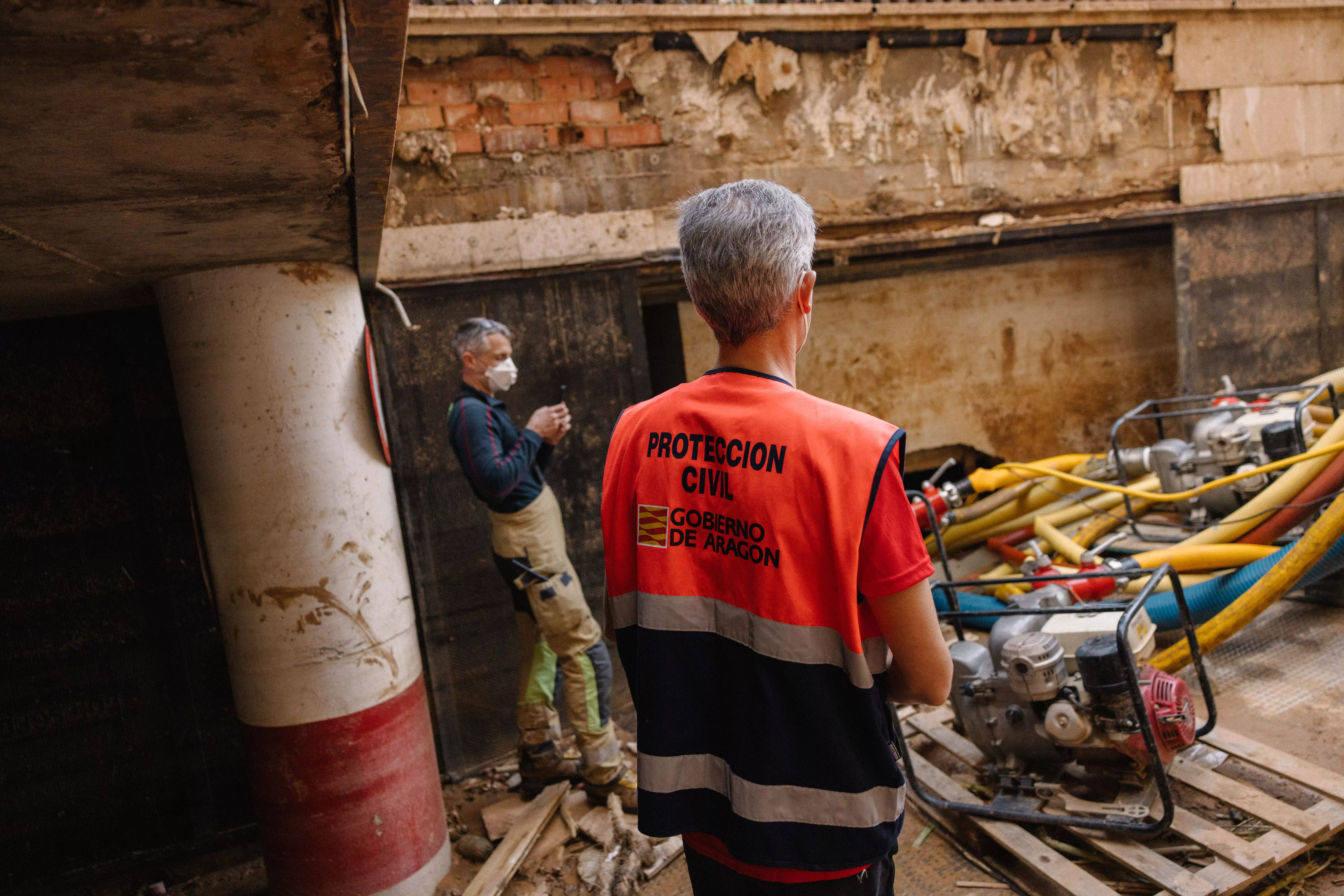 Trabajos de distintos cuerpos aragoneses en Catarroja. Foto E. Ezequiel (DGA)