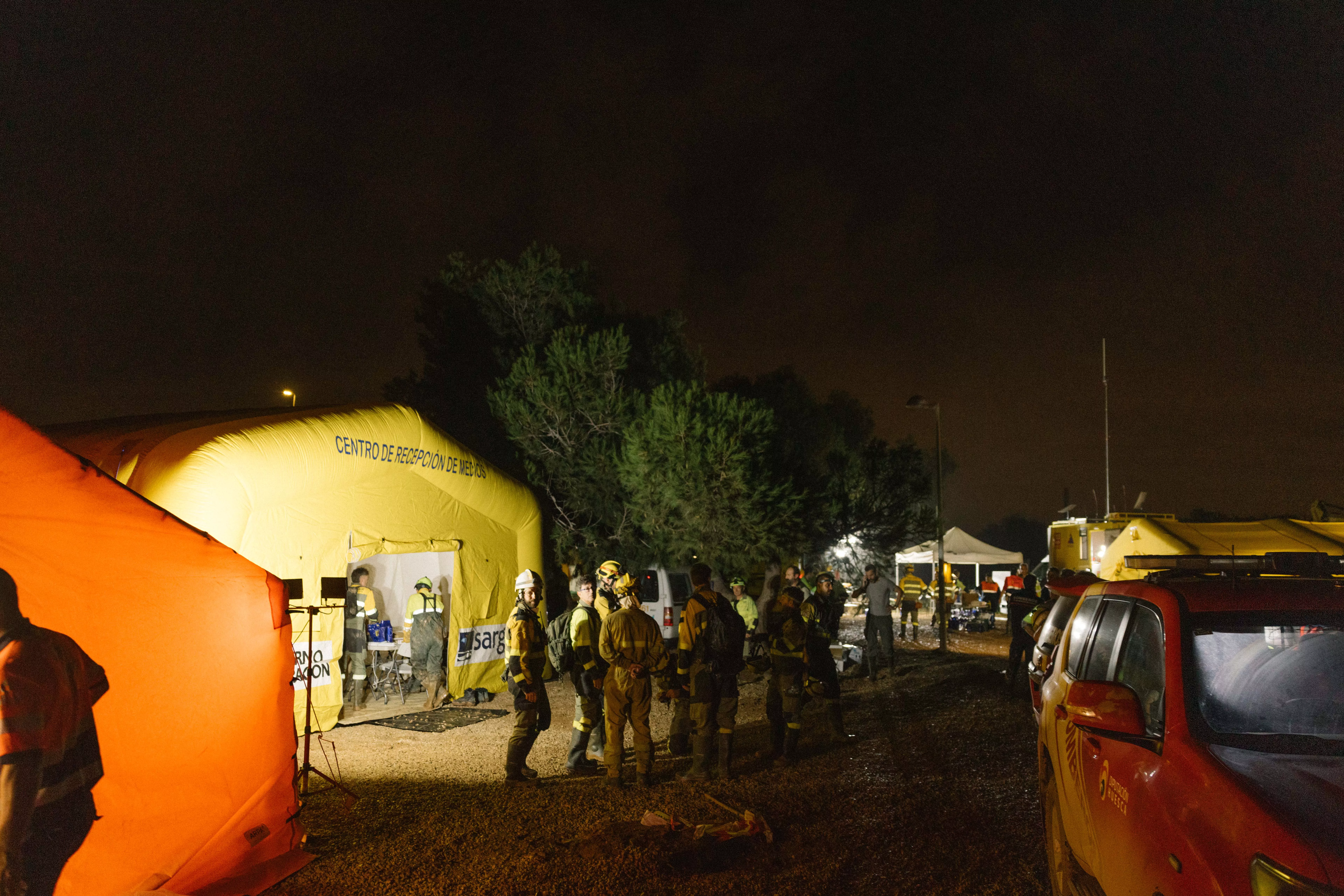 Trabajos de distintos cuerpos aragoneses en Catarroja. Foto E. Ezequiel (DGA)
