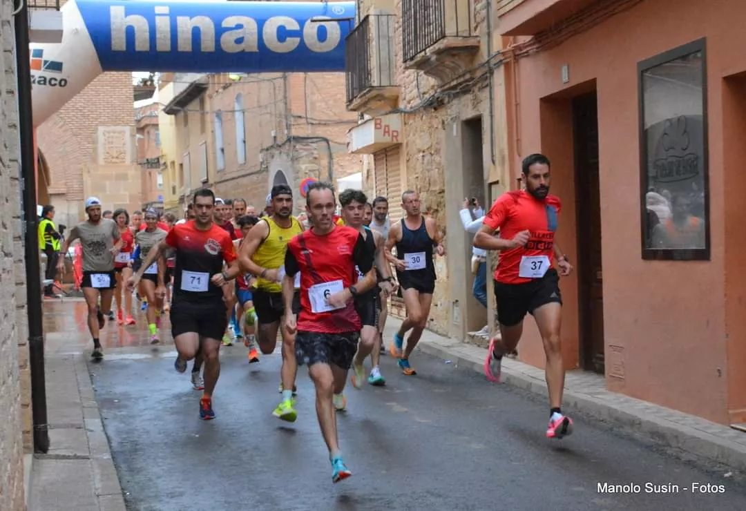 Javier Castells (1) lideró la carrera desde la salida.
