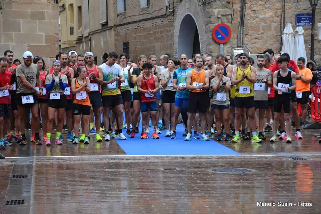 Un minuto de silencio por las víctimas de la DANA. Foto Manolo Susín