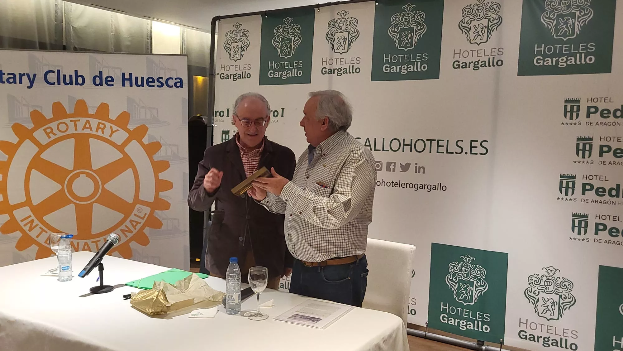 Conferencia de Feliciano Llanas ante el Rotary Club de Huesca