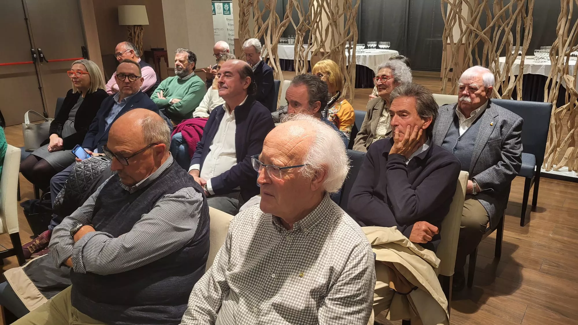 Conferencia de Feliciano Llanas ante el Rotary Club de Huesca