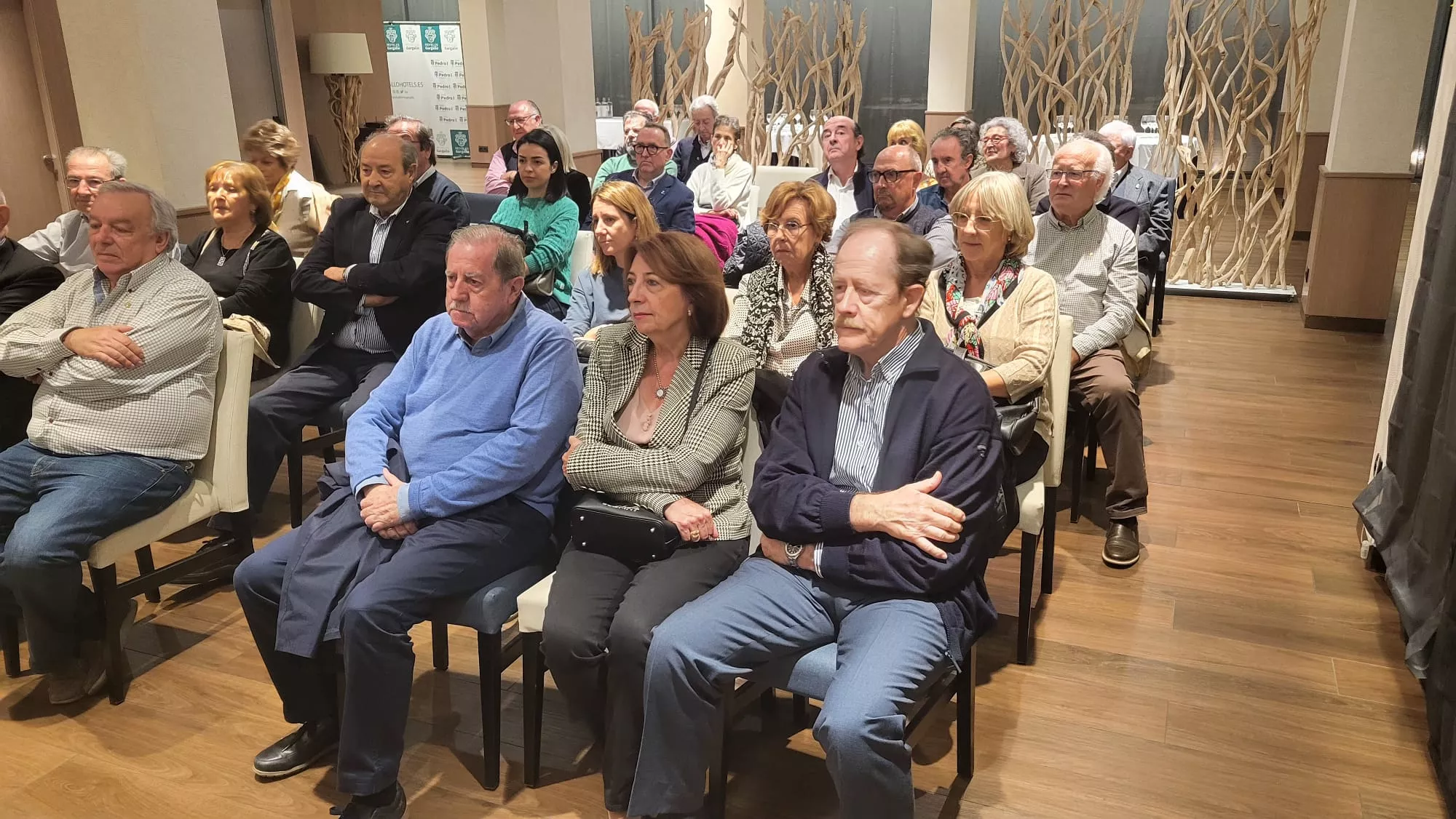 Conferencia de Feliciano Llanas ante el Rotary Club de Huesca
