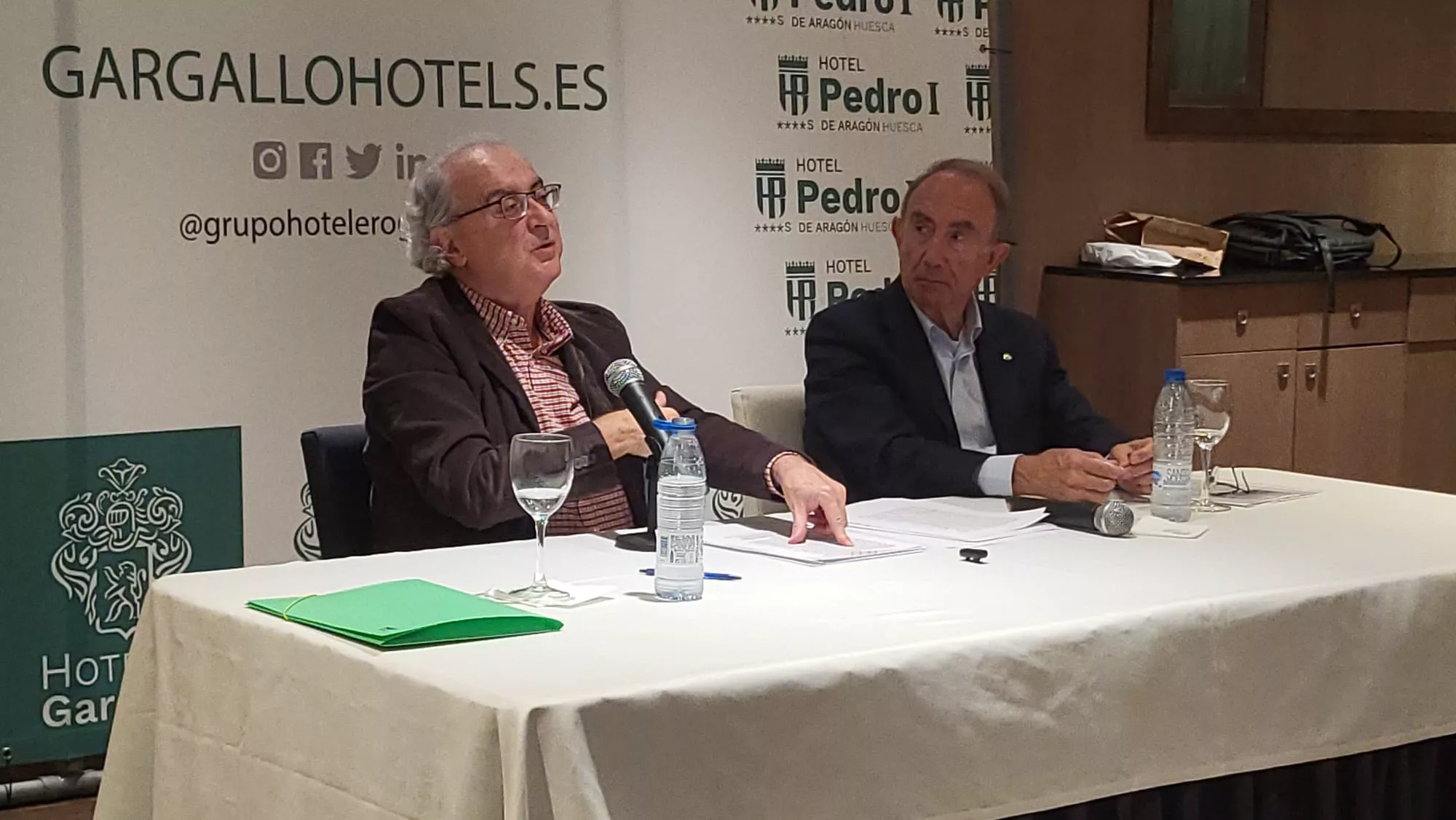 Conferencia de Feliciano Llanas ante el Rotary Club de Huesca