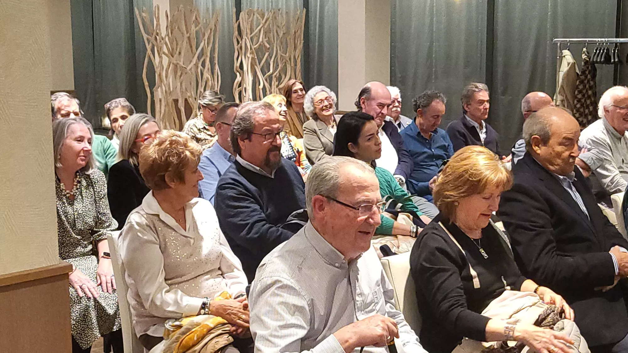 Conferencia de Feliciano Llanas ante el Rotary Club de Huesca