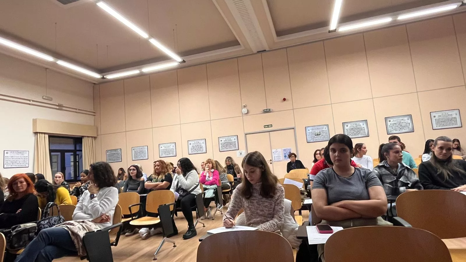 Ponencia de Carmen Cabestany en la jornada “Educación inclusiva y acoso escolar”. Foto Mercedes Manterola