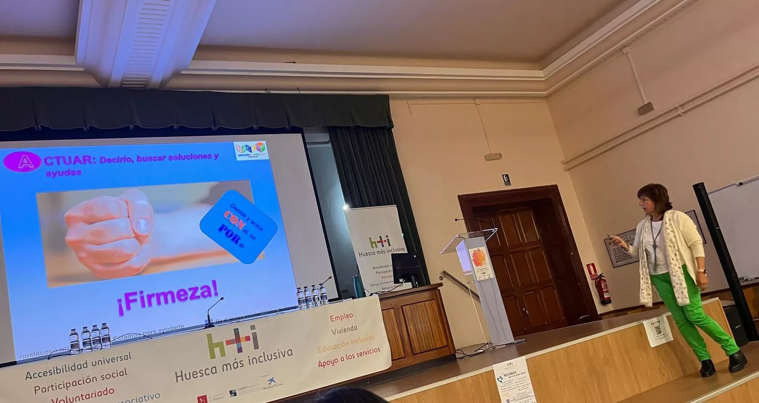 Ponencia de Carmen Cabestany en la jornada “Educación inclusiva y acoso escolar”. Foto Mercedes Manterola