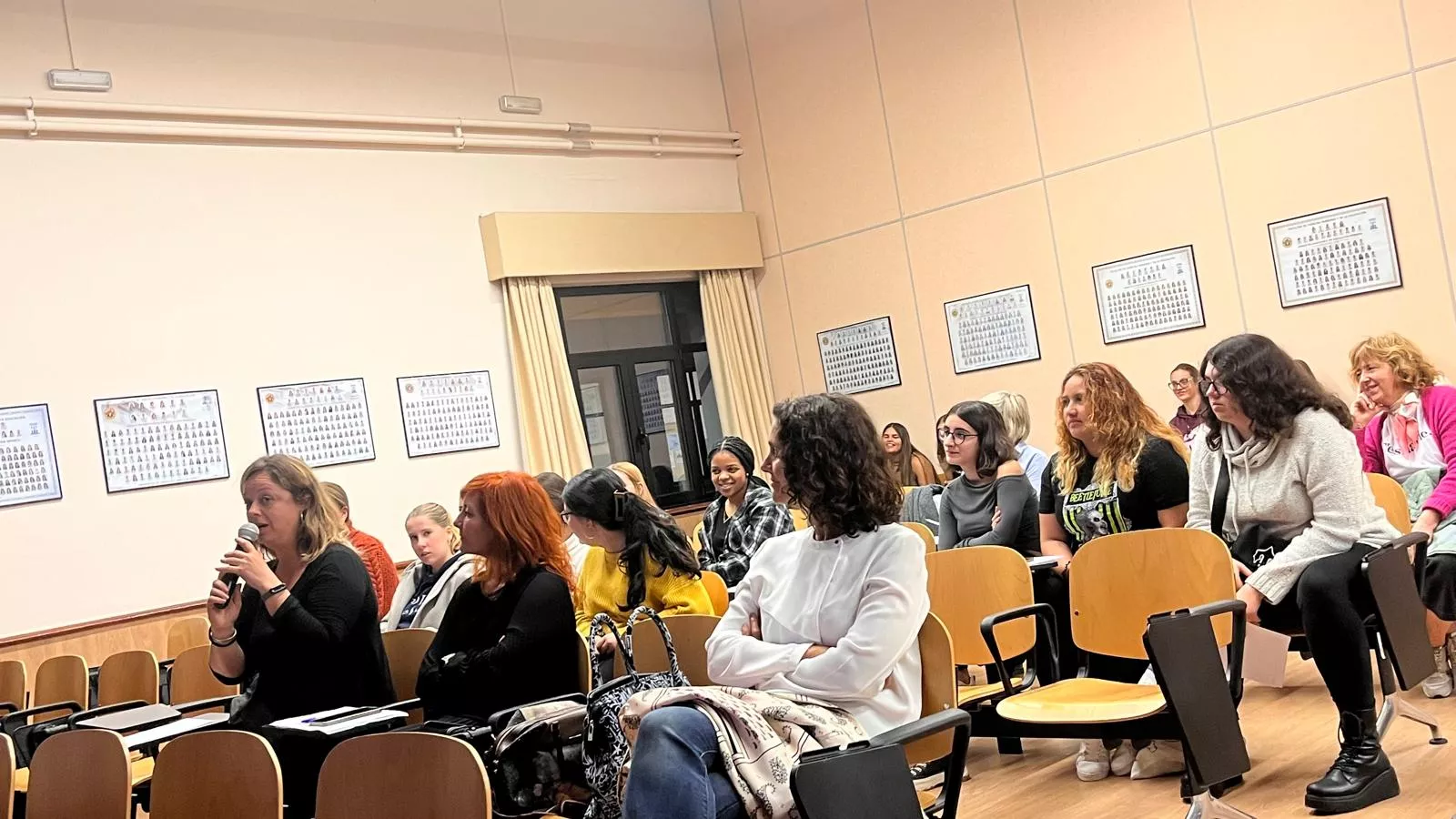 Ponencia de Carmen Cabestany en la jornada “Educación inclusiva y acoso escolar”. Foto Mercedes Manterola