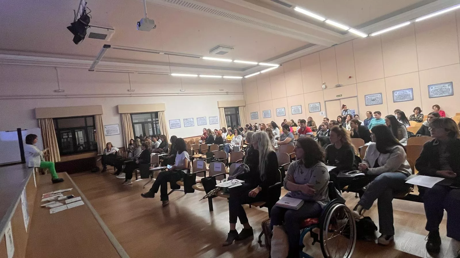 Ponencia de Carmen Cabestany en la jornada “Educación inclusiva y acoso escolar”. Foto Mercedes Manterola