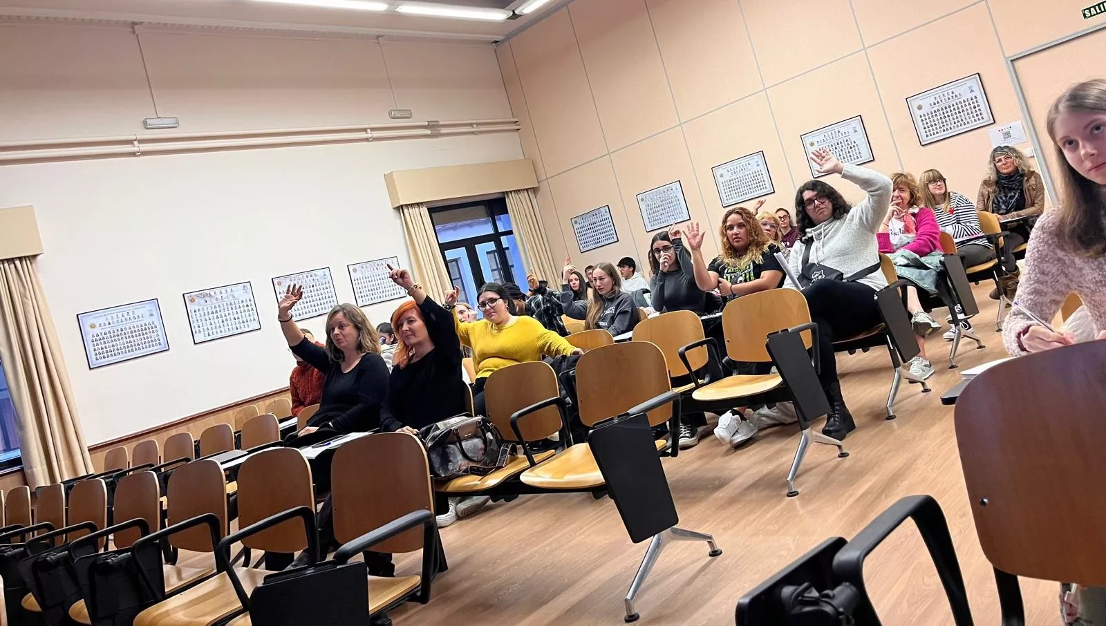 Ponencia de Carmen Cabestany en la jornada “Educación inclusiva y acoso escolar”. Foto Mercedes Manterola