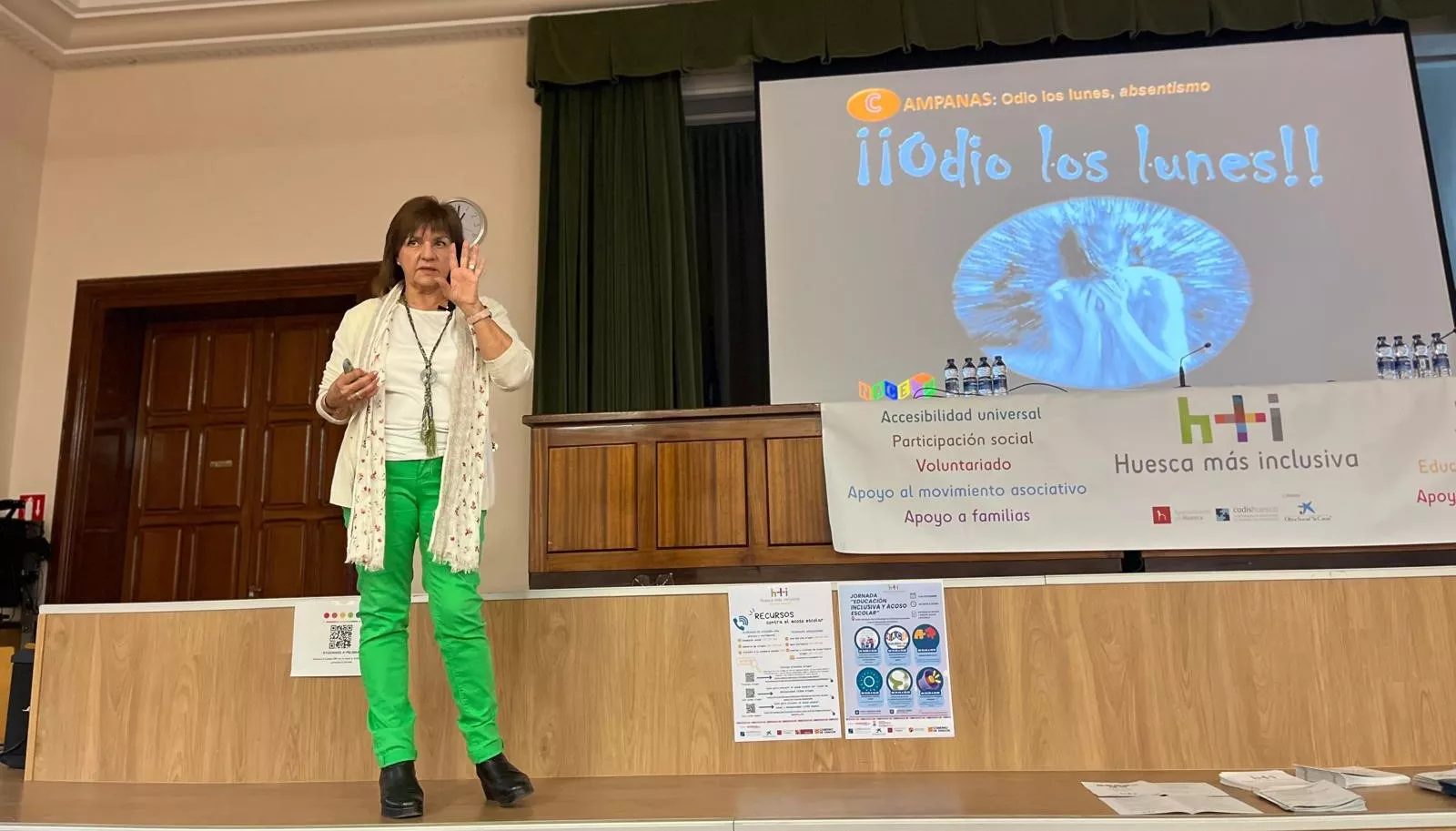 Ponencia de Carmen Cabestany en la jornada “Educación inclusiva y acoso escolar”. Foto Mercedes Manterola